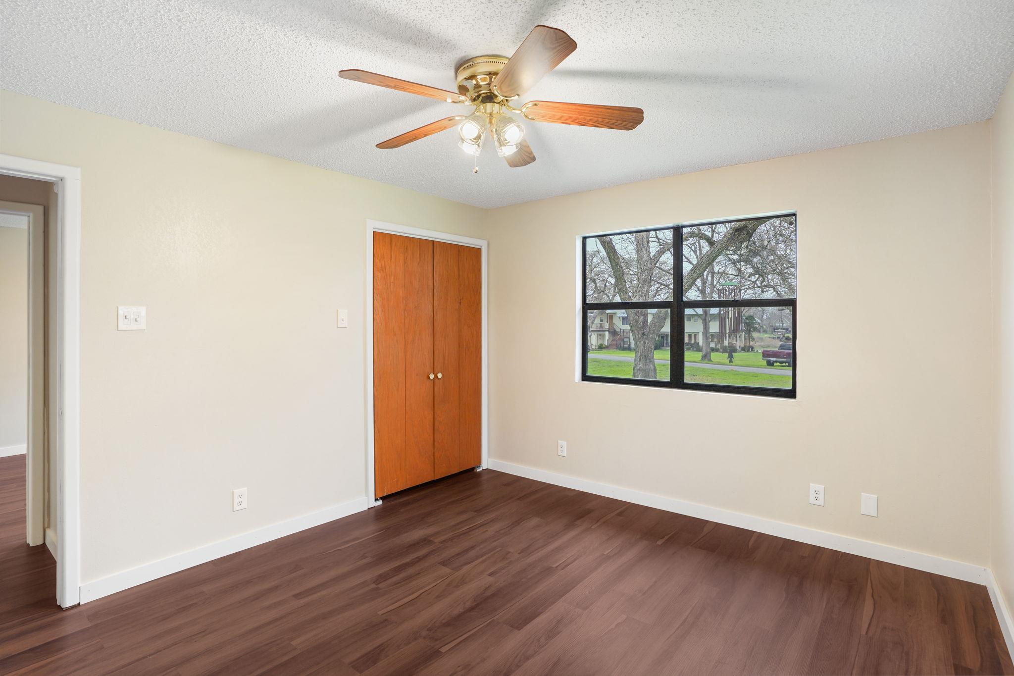 Image 20 of 34 For 358 Lake Placid Dr