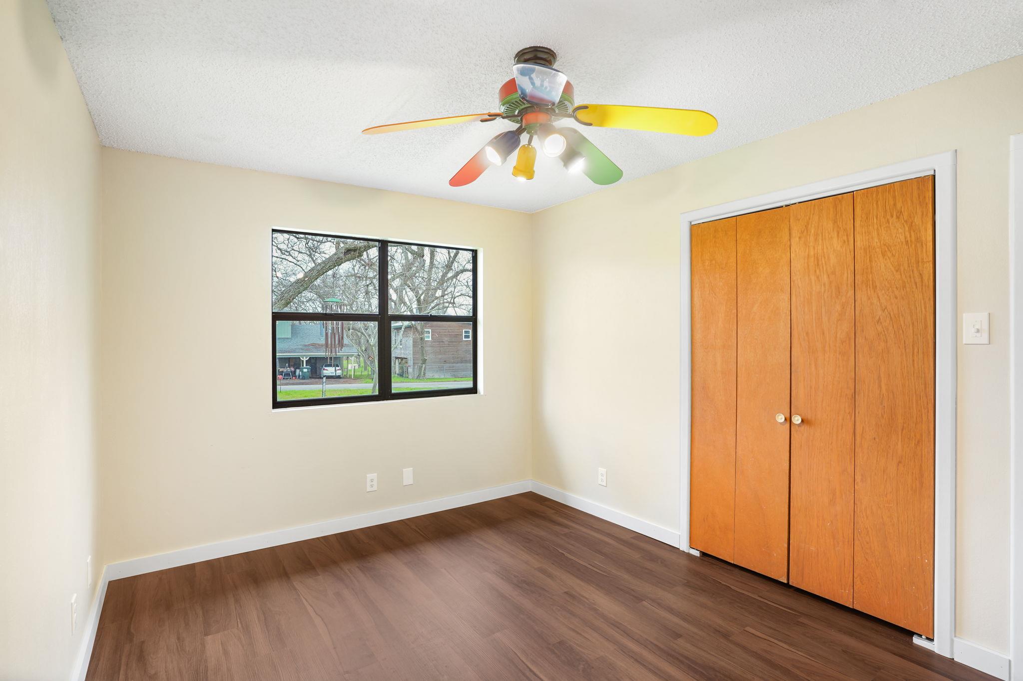 Image 21 of 34 For 358 Lake Placid Dr