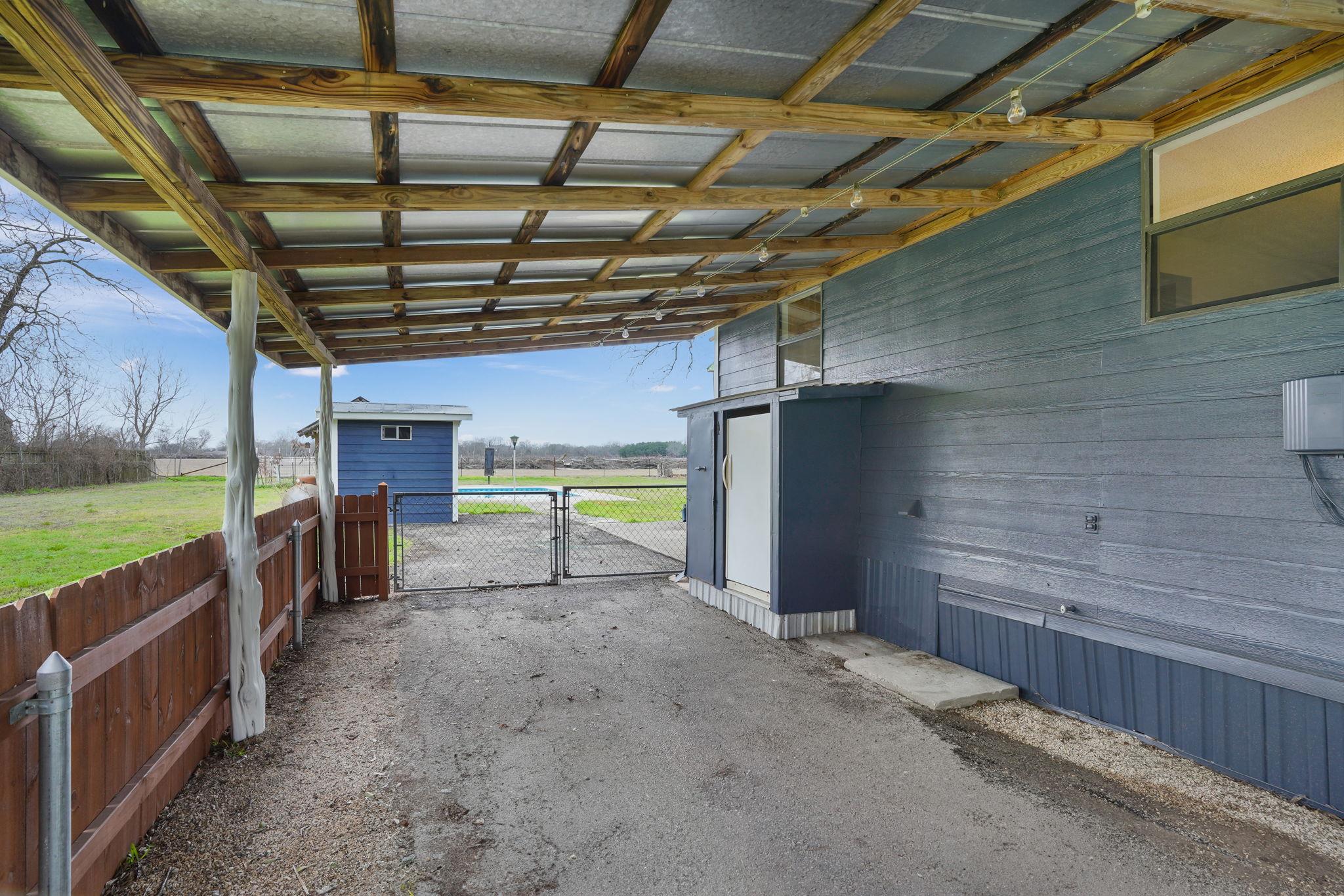 Image 24 of 34 For 358 Lake Placid Dr