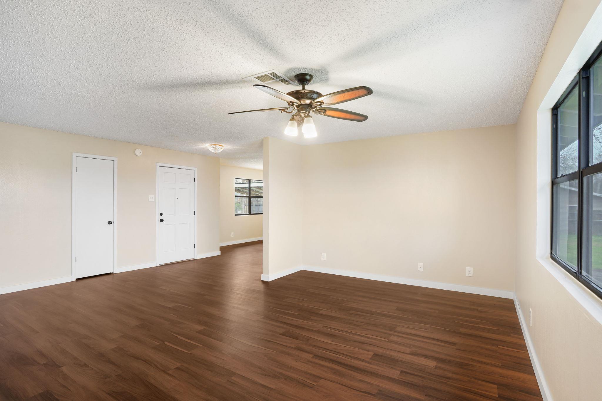 Image 6 of 34 For 358 Lake Placid Dr