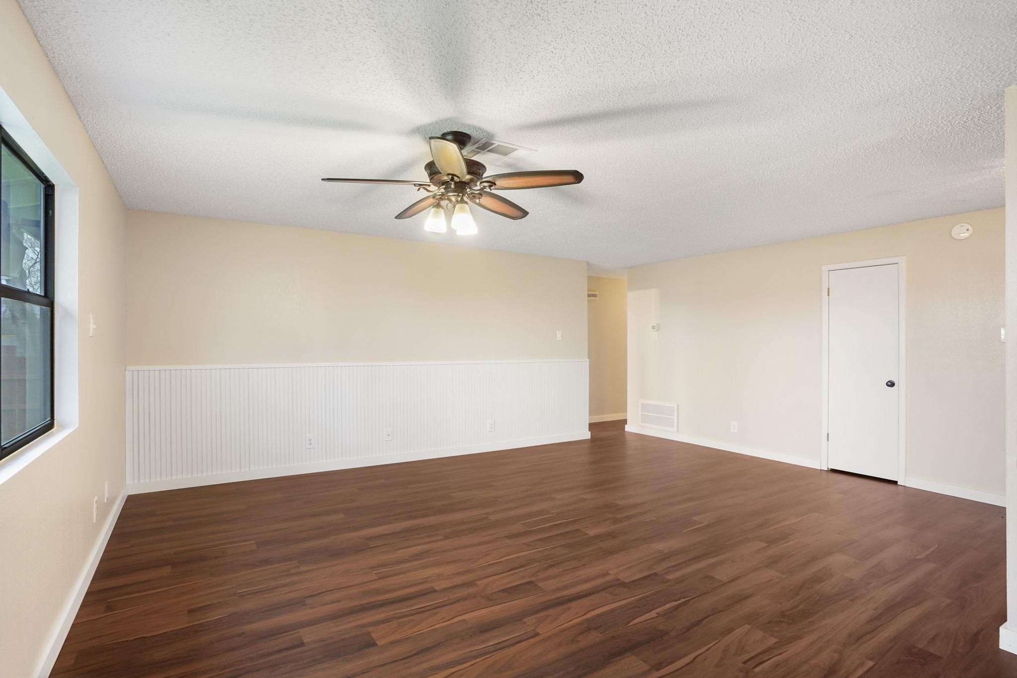 Image 7 of 34 For 358 Lake Placid Dr