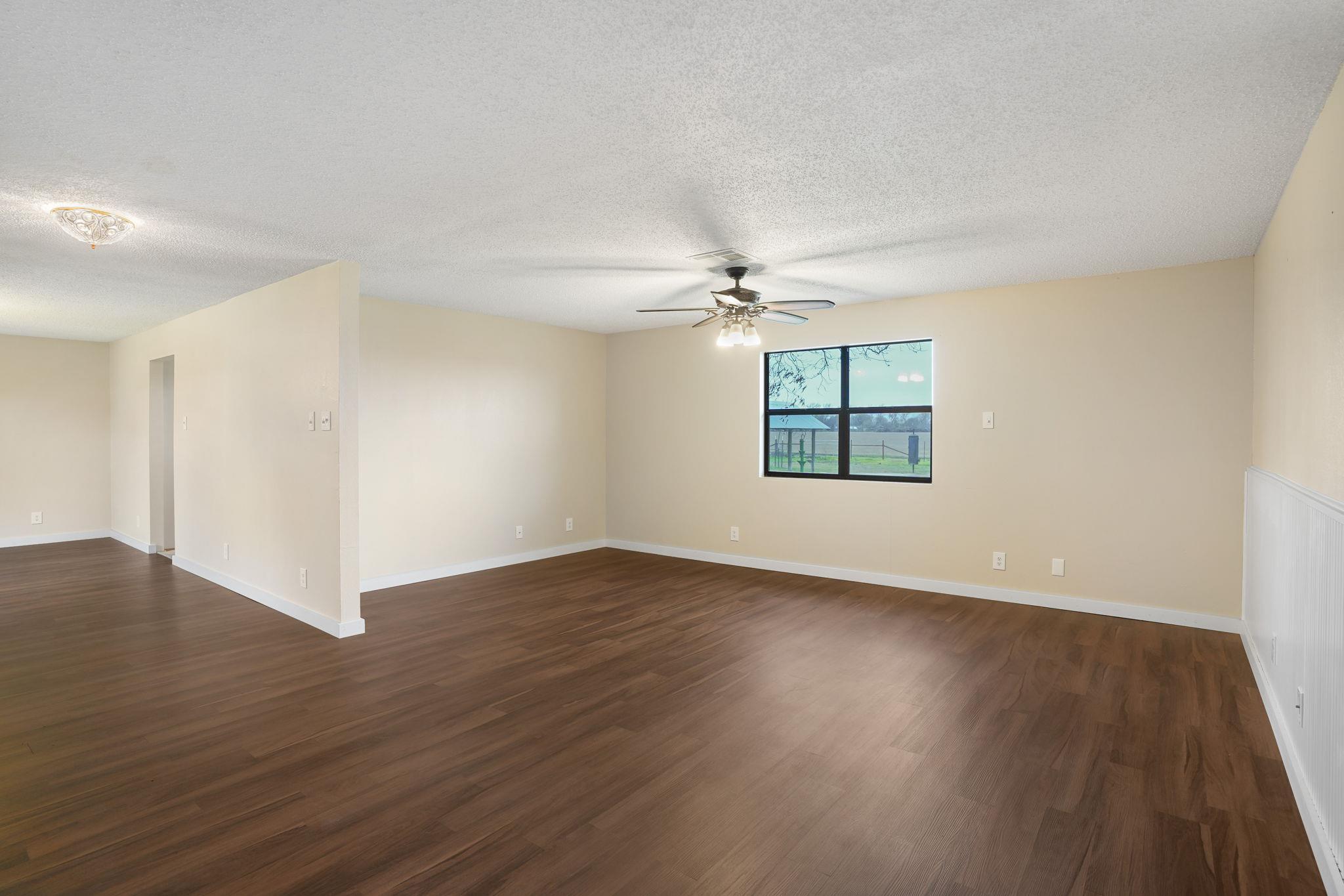 Image 8 of 34 For 358 Lake Placid Dr