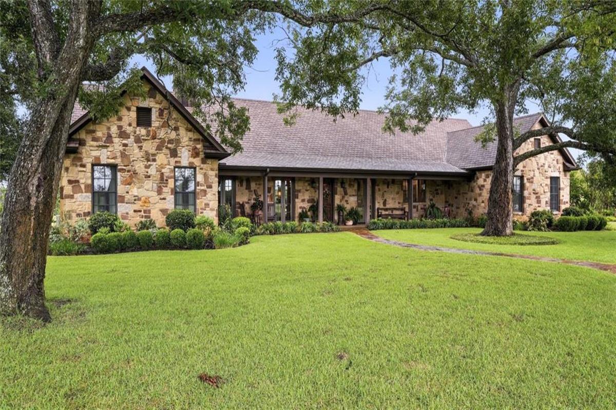 Image 2 of 40 For 705 Antioch Rd