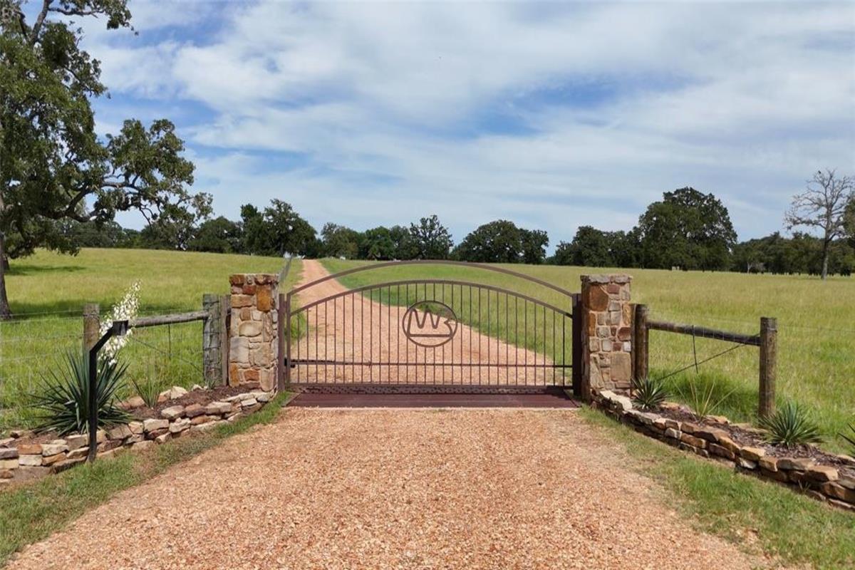 Image 4 of 40 For 705 Antioch Rd