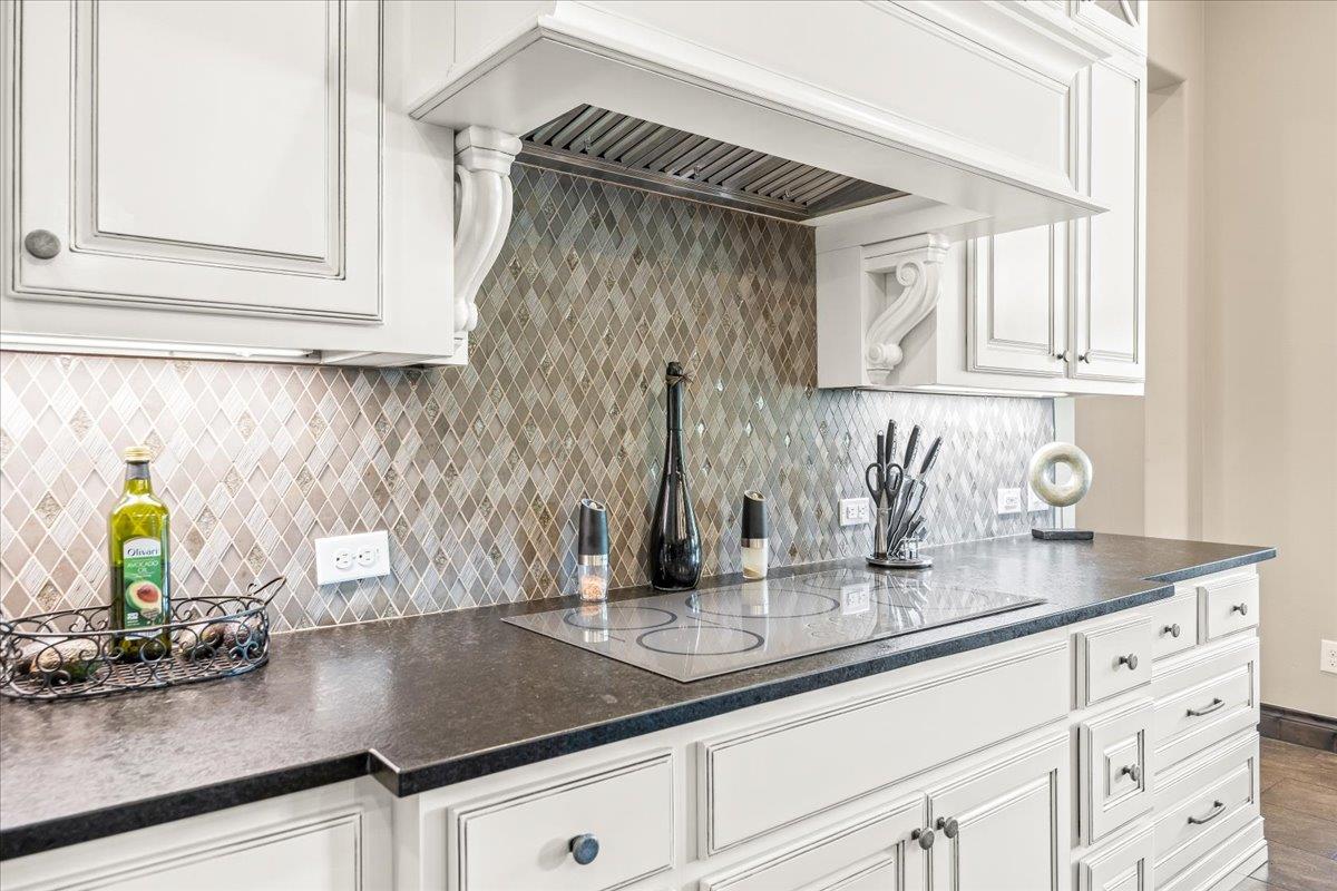 Image 12 of 40 For 742 Pacific Pl