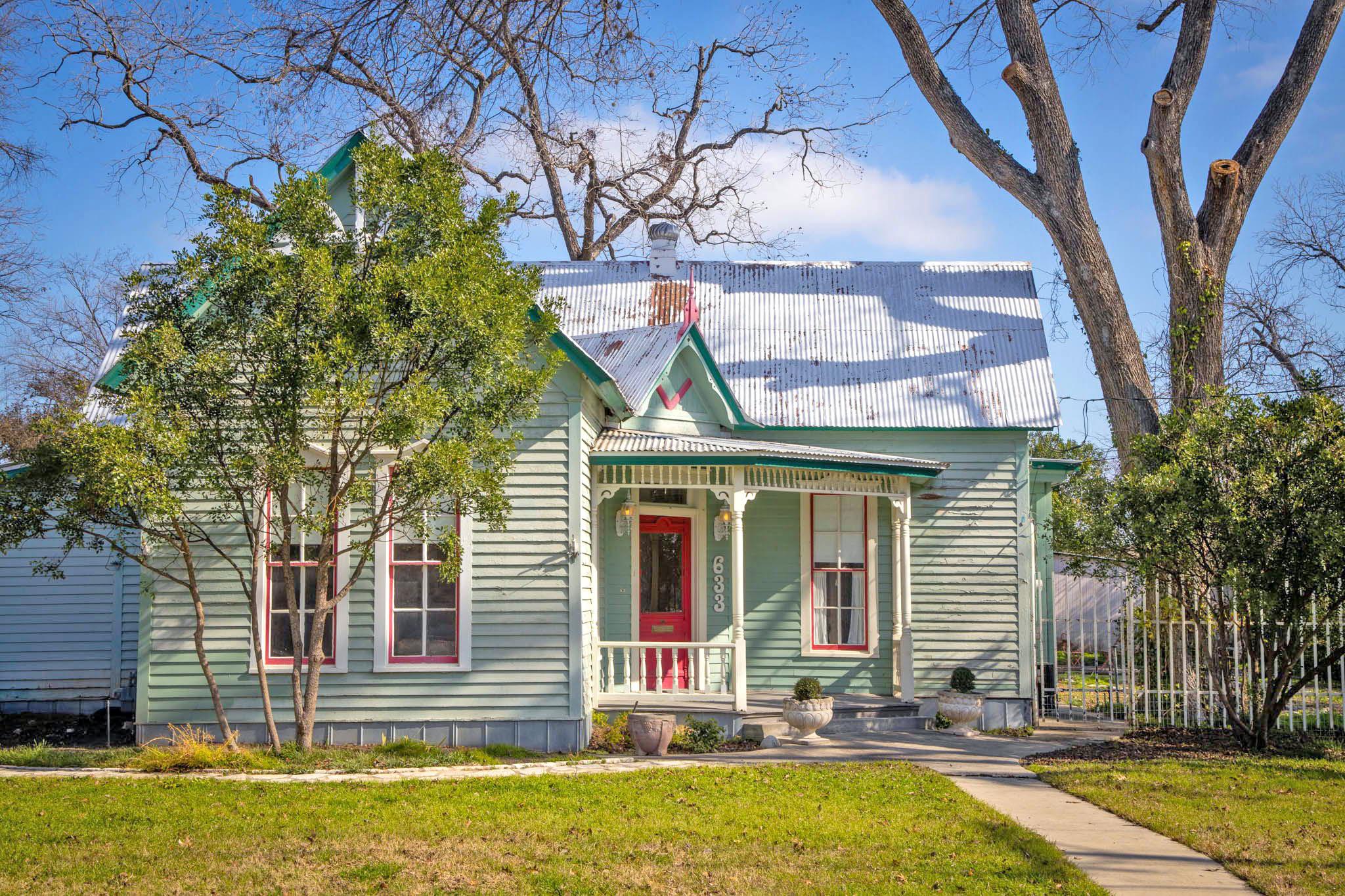 Details for 633 Castell Ave, New Braunfels, TX 78130