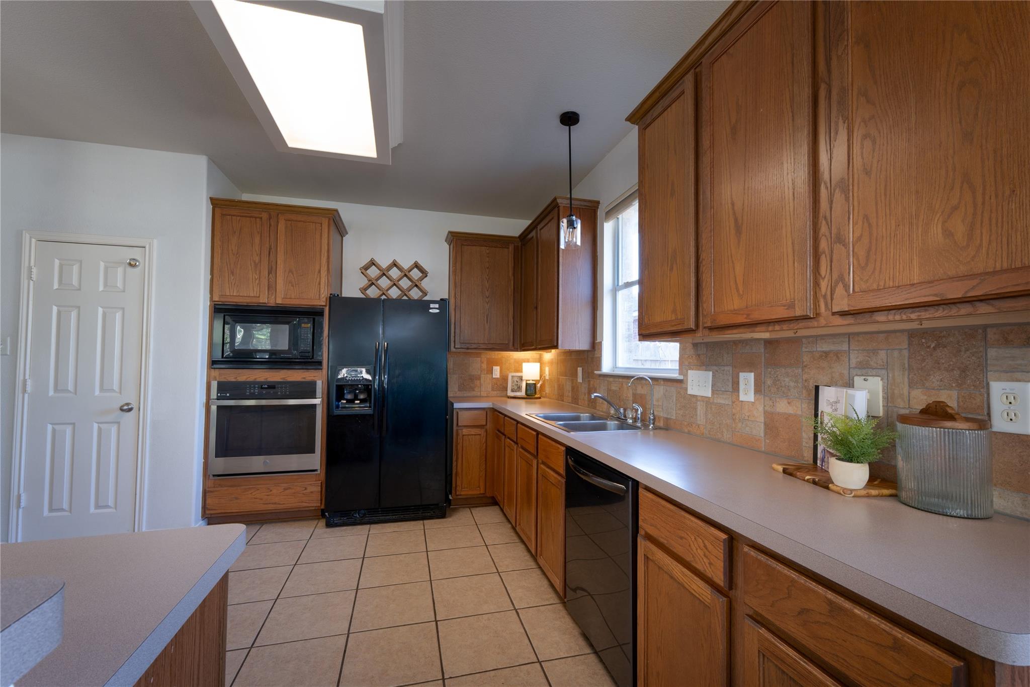 Image 15 of 36 For 2057 Dove Crossing Dr