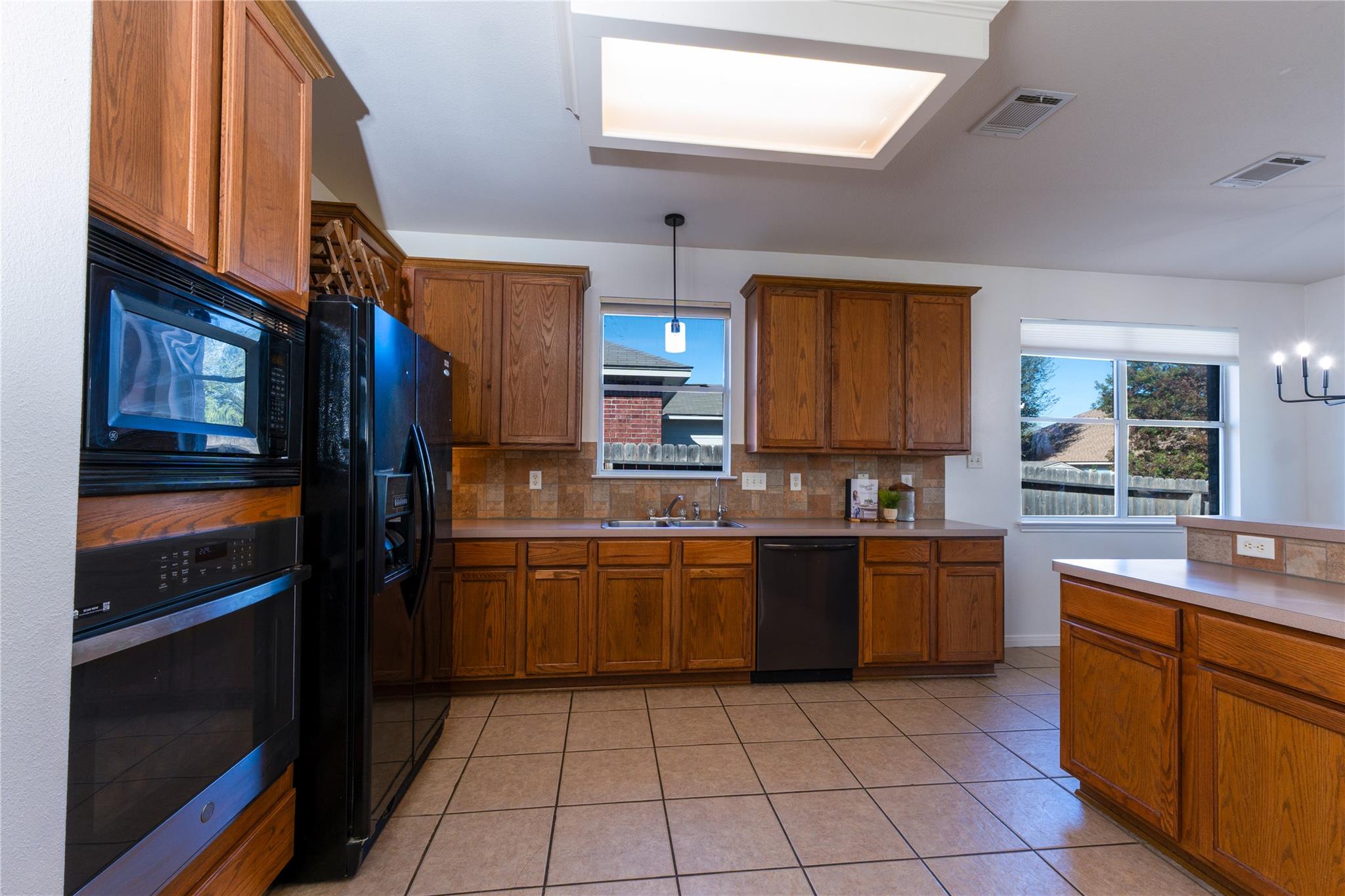 Image 16 of 36 For 2057 Dove Crossing Dr