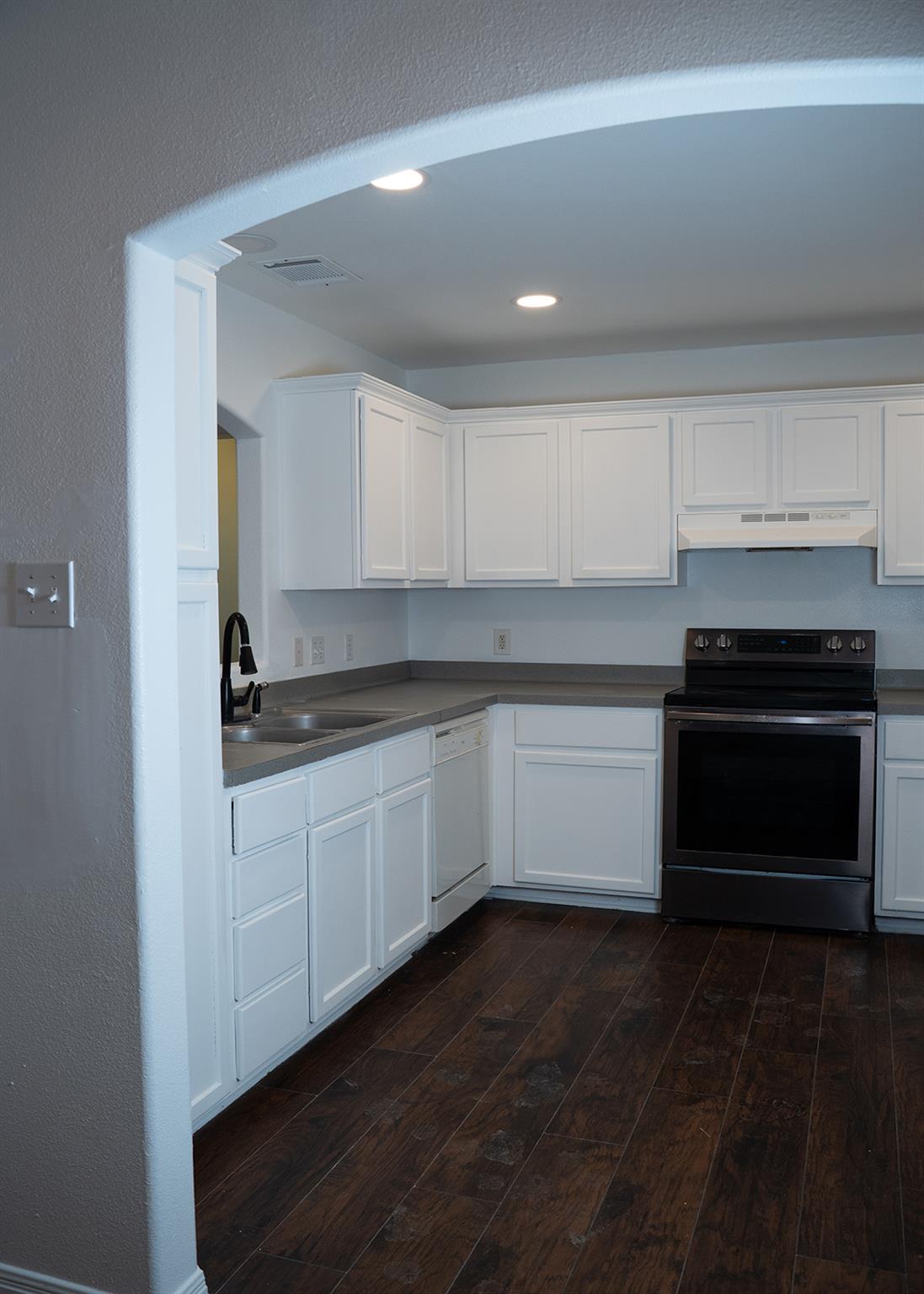 Image 13 of 37 For 2846 Wyoming St