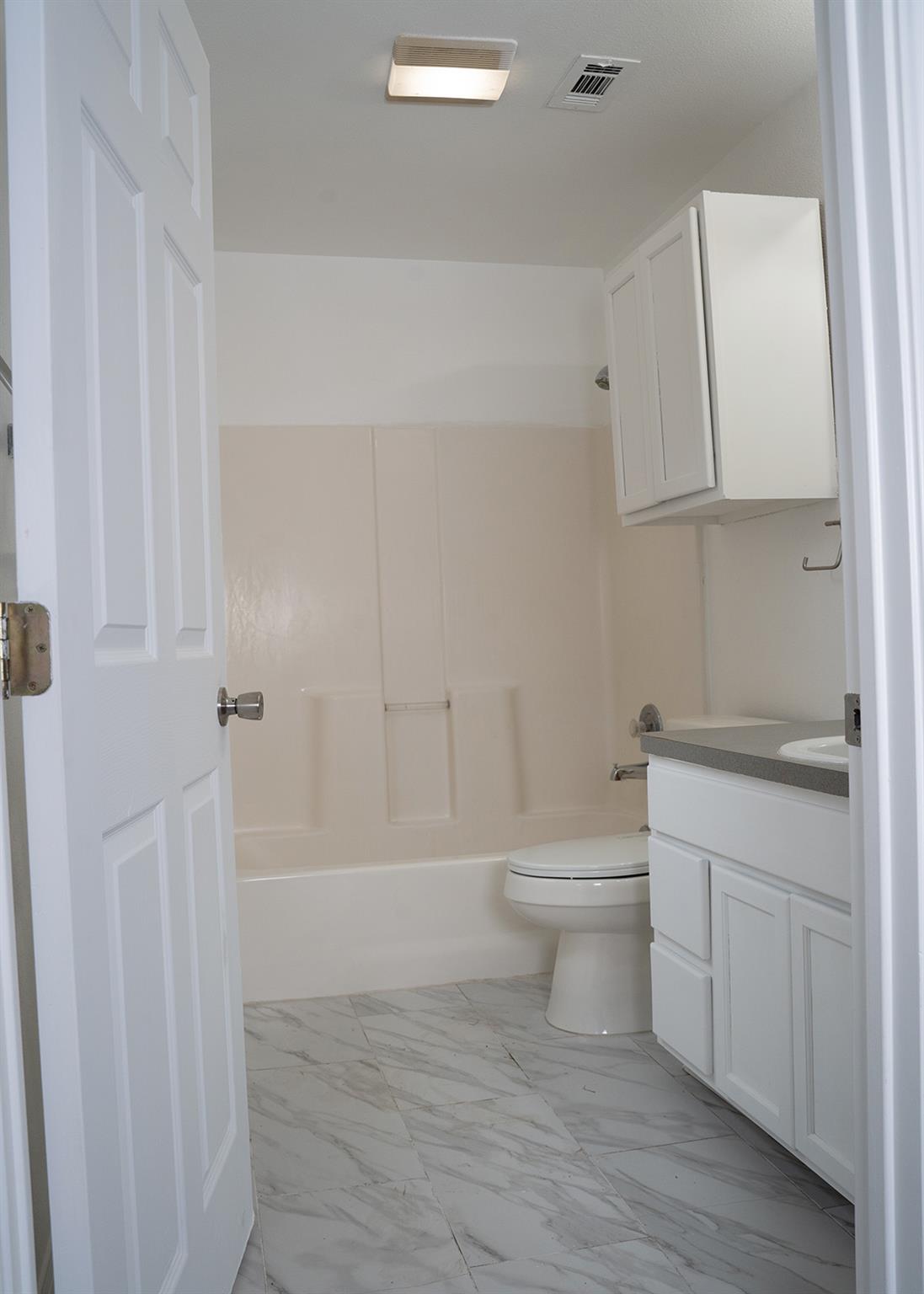 Image 33 of 37 For 2846 Wyoming St