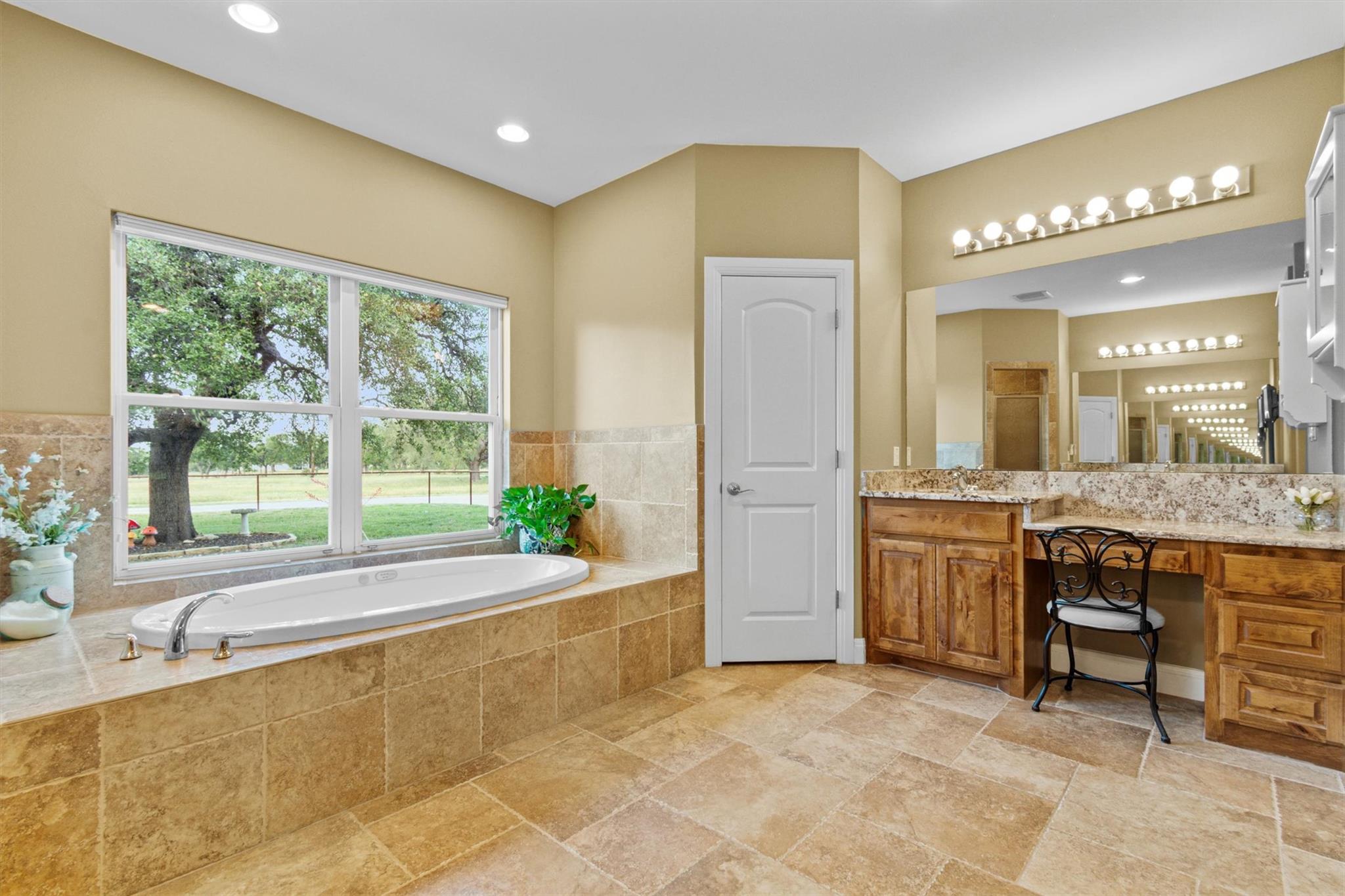 Image 22 of 40 For 8169 Ranch Road 2338