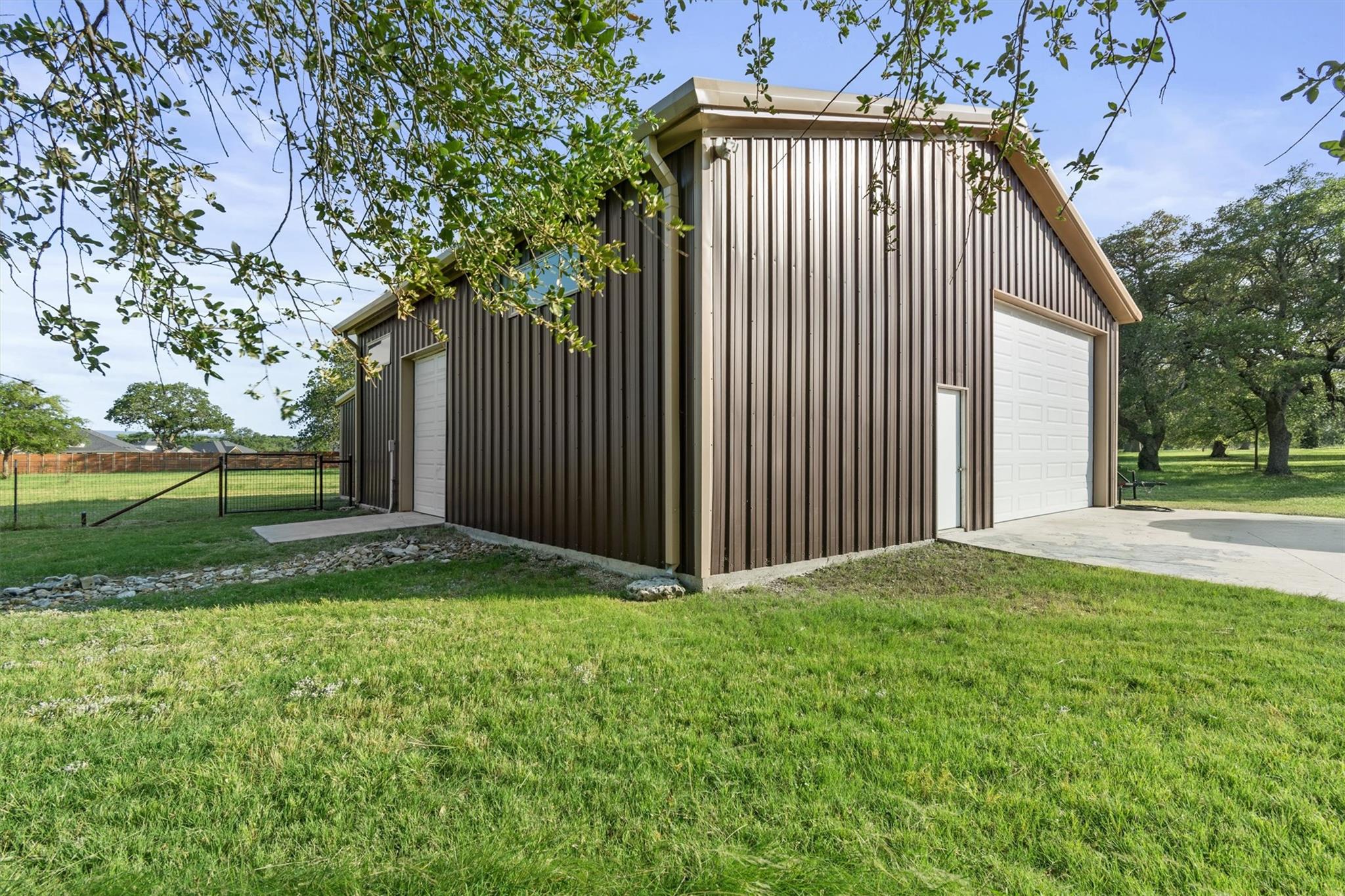 Image 25 of 40 For 8169 Ranch Road 2338