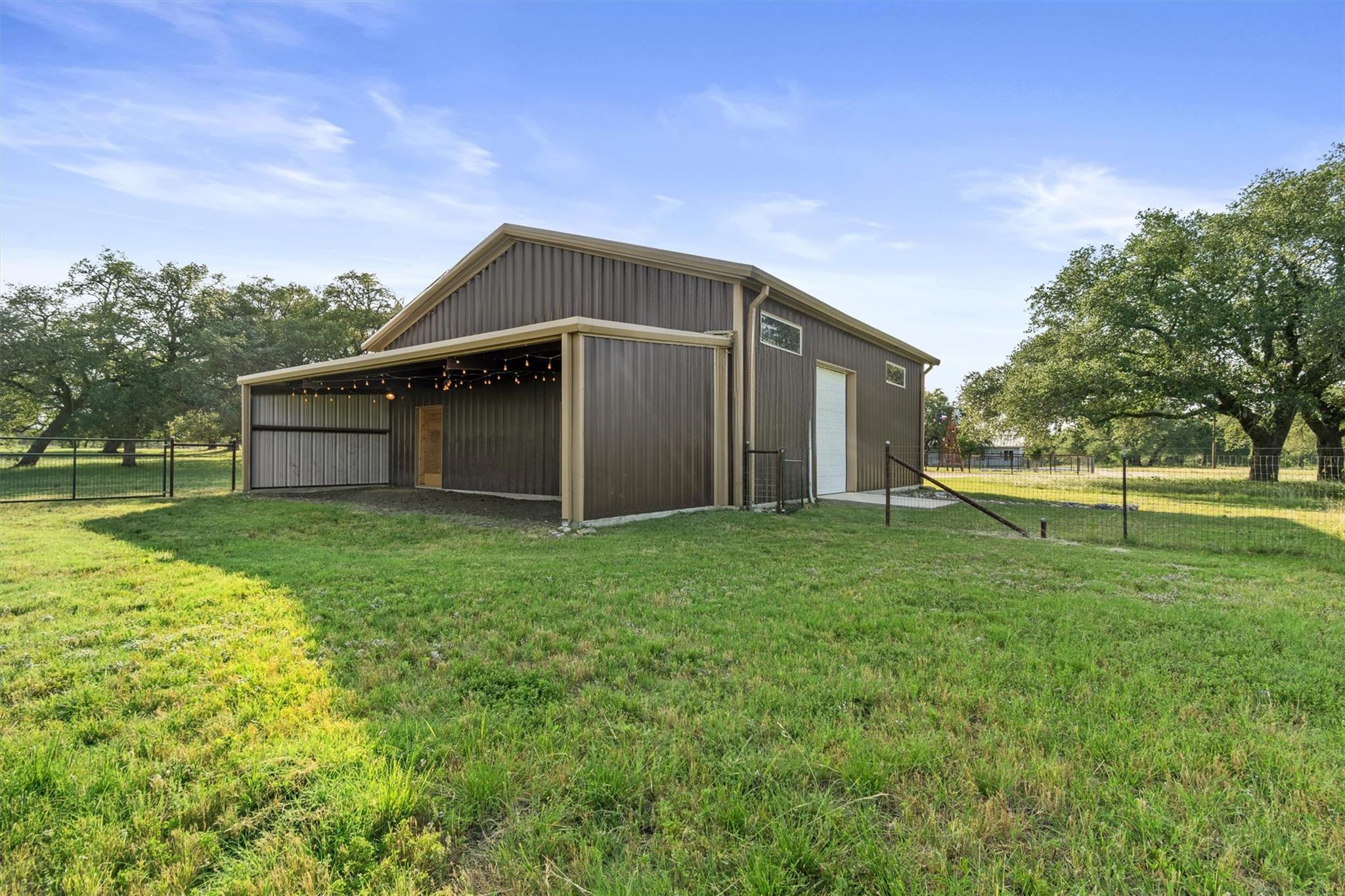 Image 26 of 40 For 8169 Ranch Road 2338