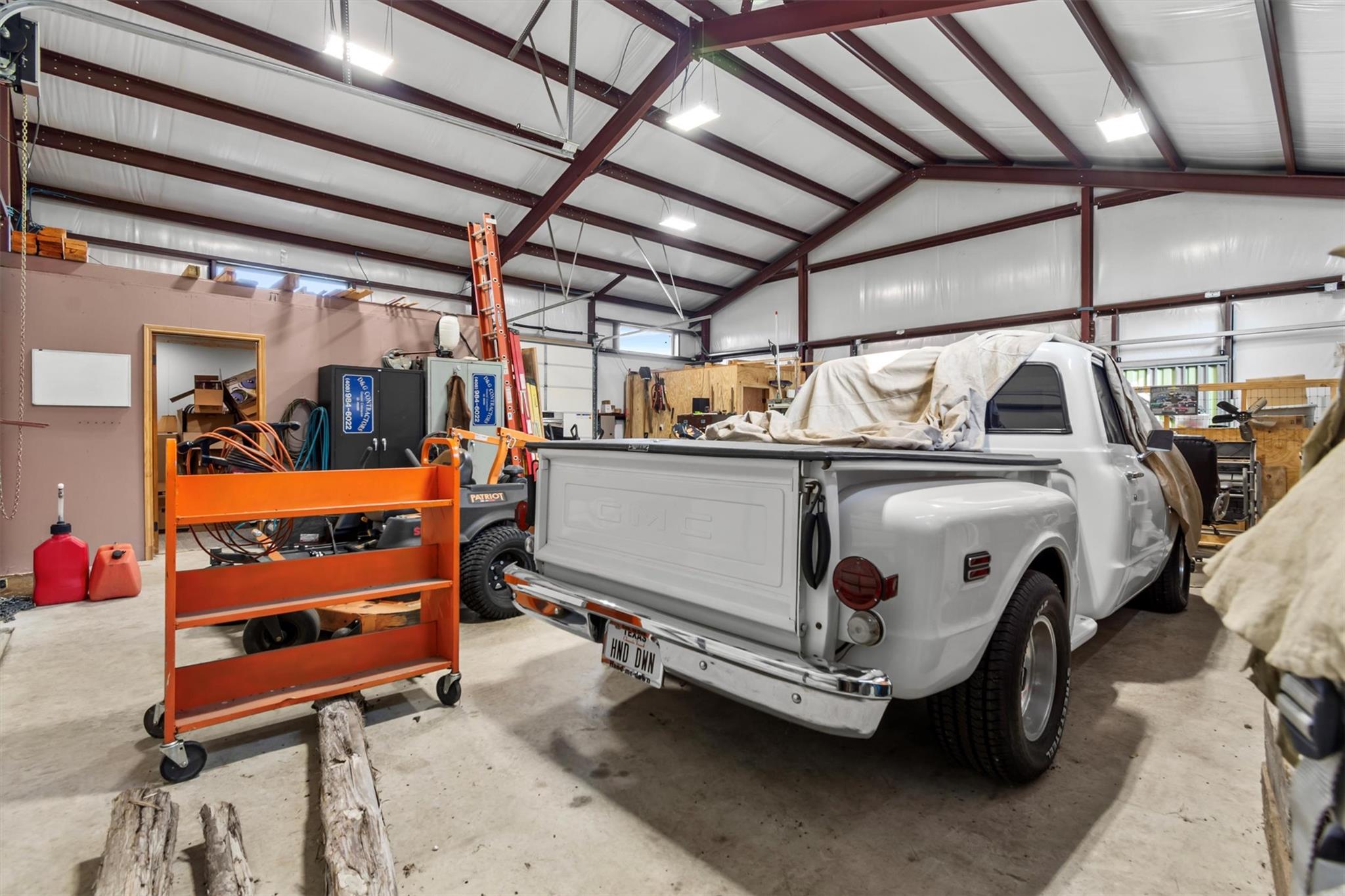 Image 28 of 40 For 8169 Ranch Road 2338