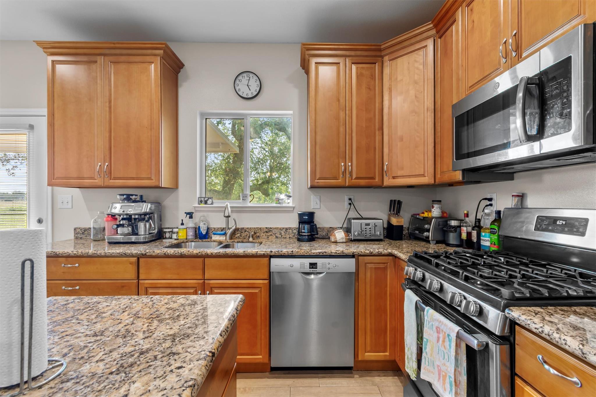 Image 31 of 40 For 8169 Ranch Road 2338