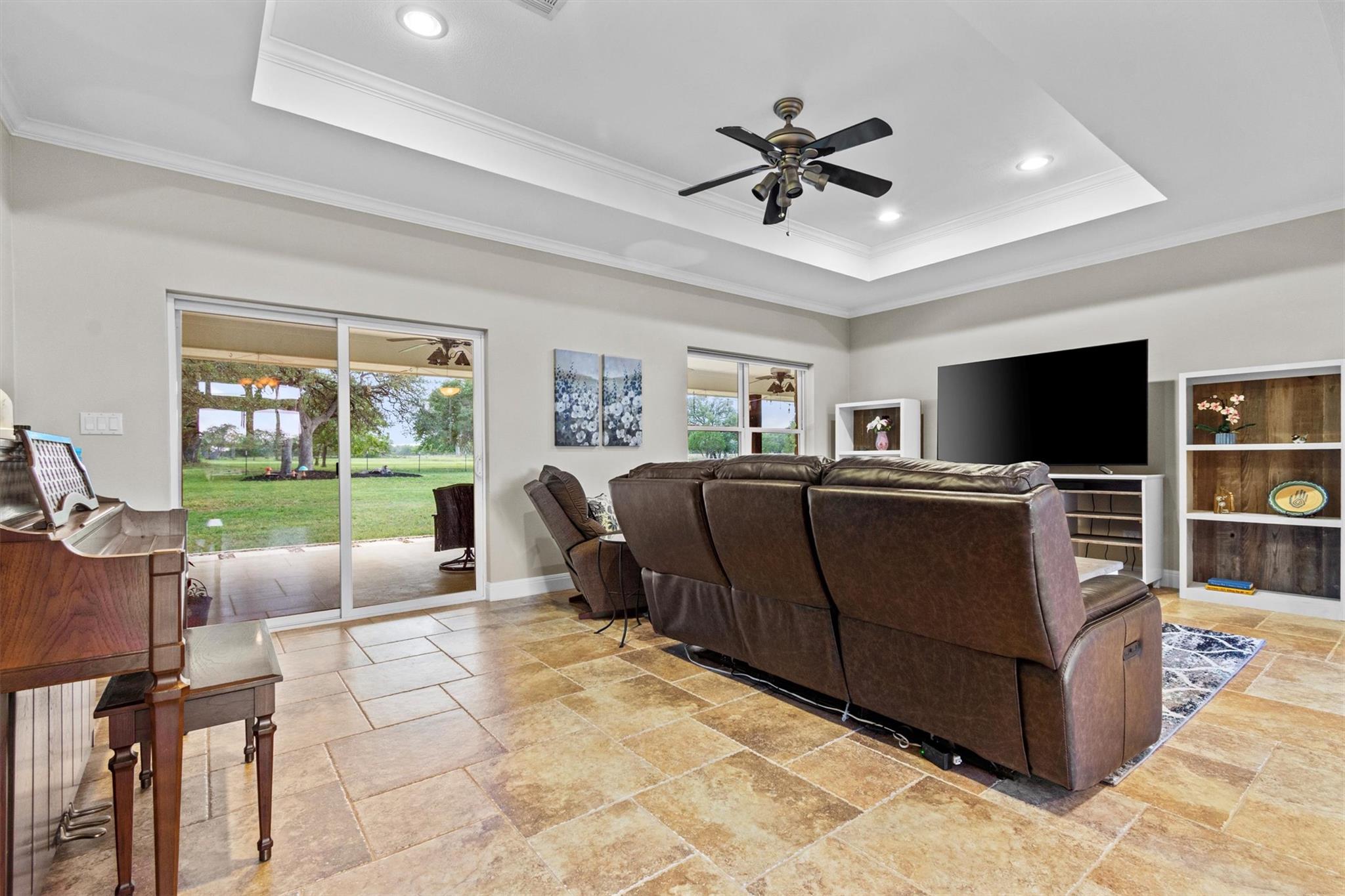 Image 5 of 40 For 8169 Ranch Road 2338