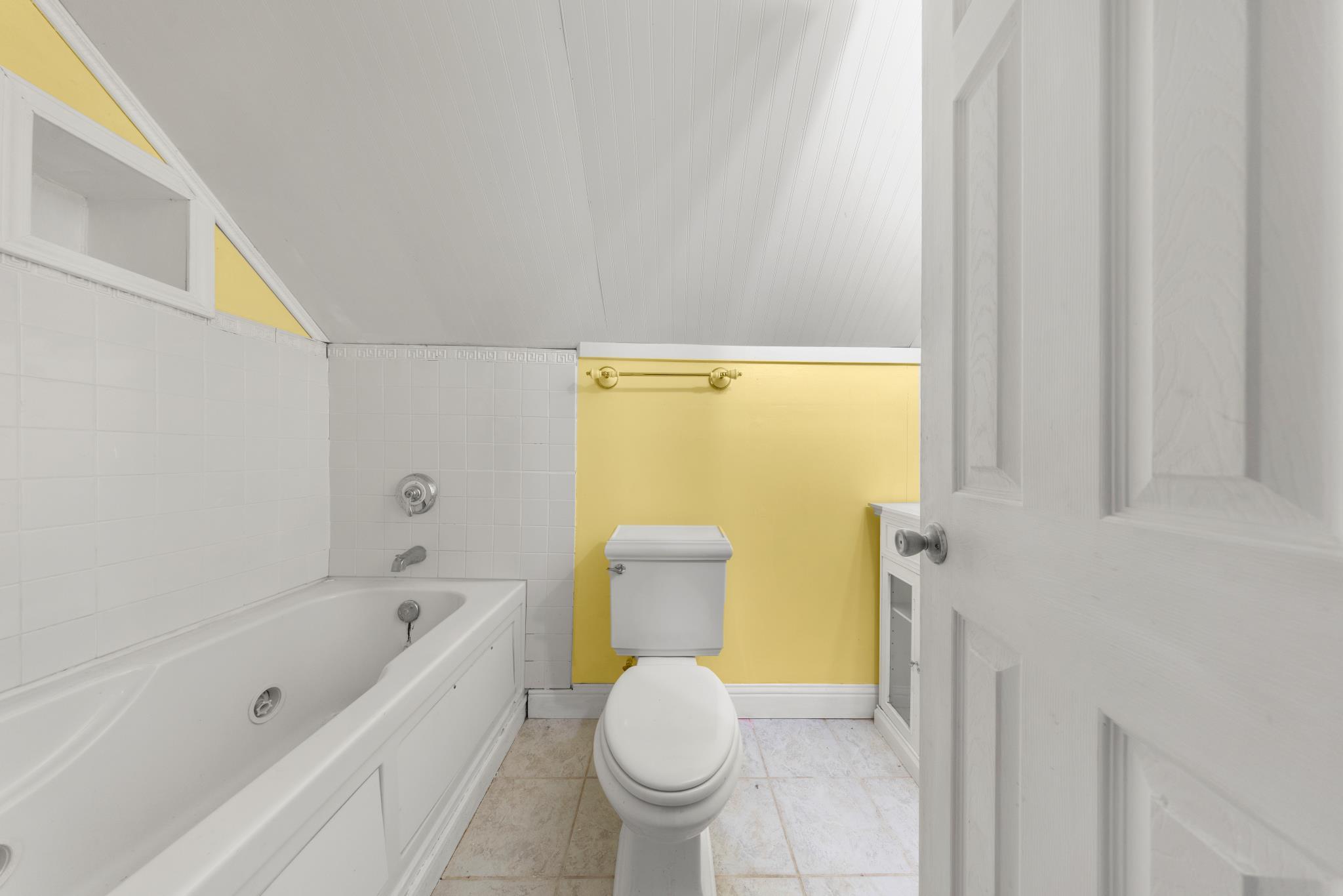 Image 25 of 29 For 1045 Bellewood