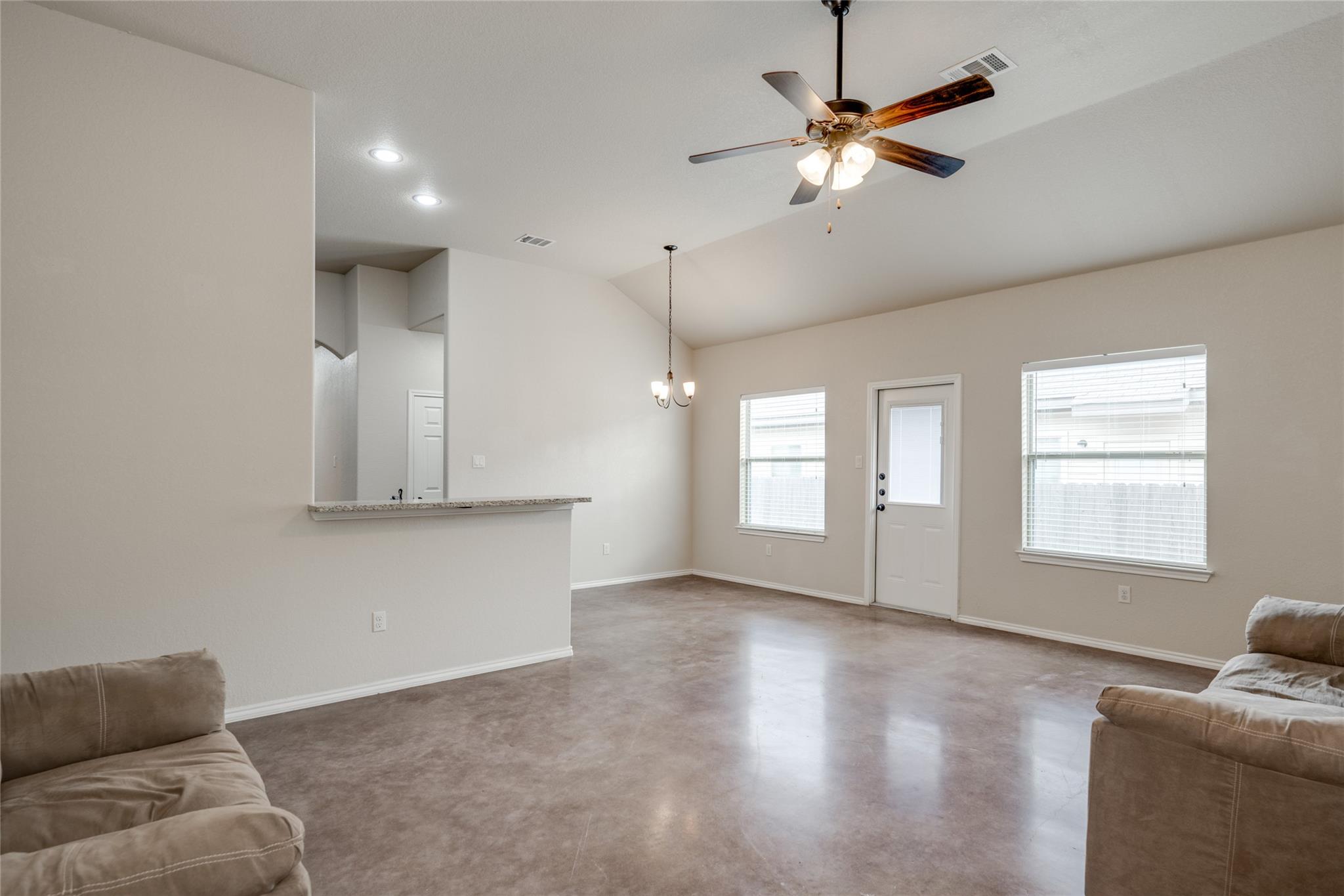 Image 5 of 17 For 2545 Pahmeyer Rd 2545