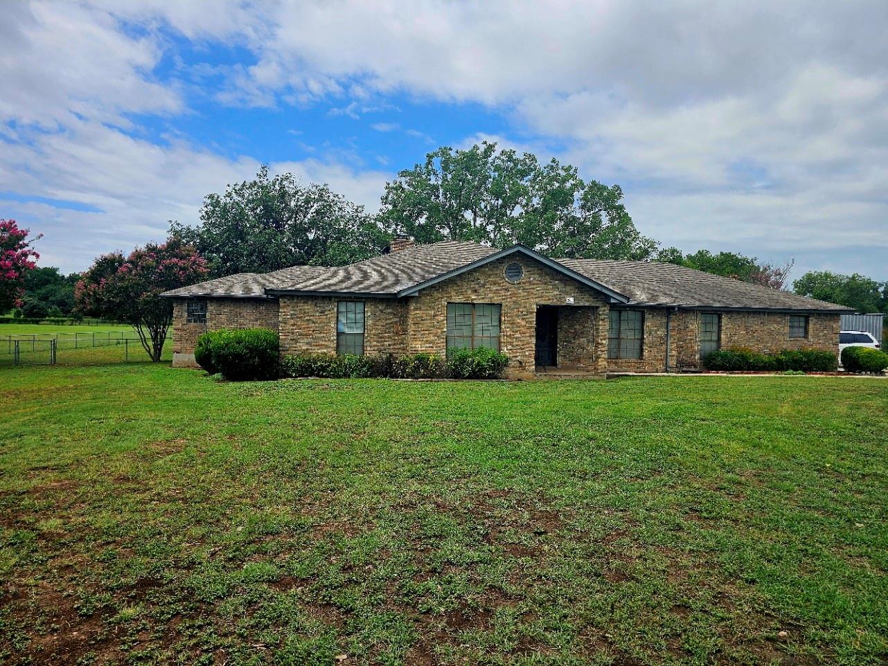 Details for 208 Windwood Cir, Seguin, TX 78155