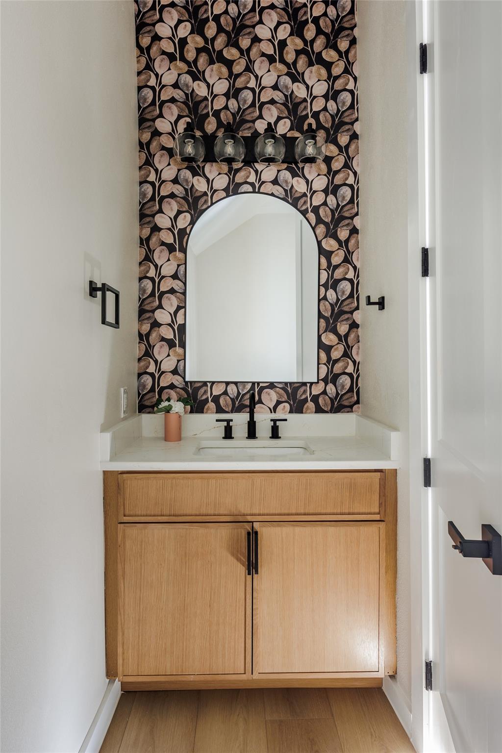 Image 13 of 32 For 901 Redd St 1