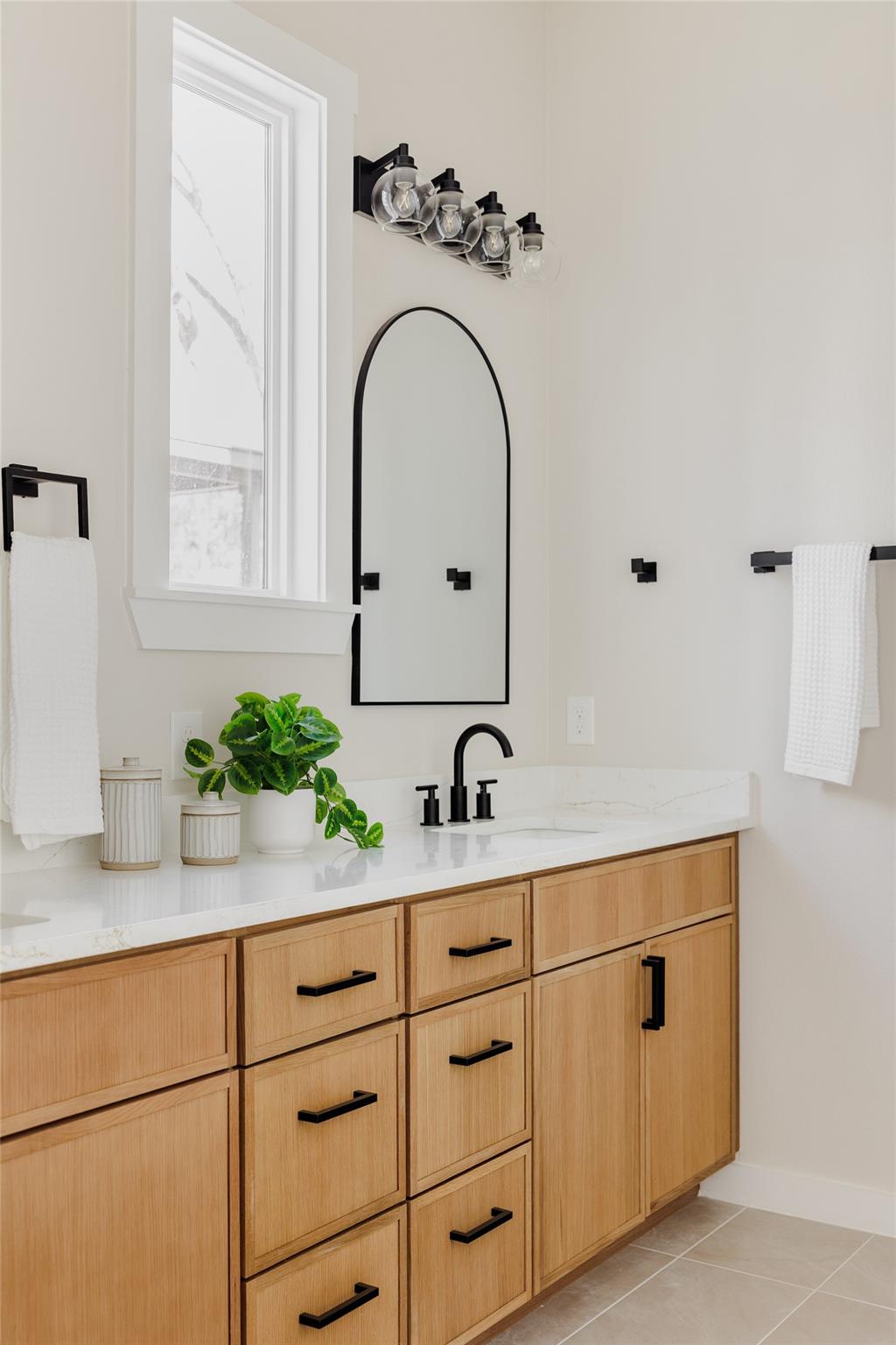 Image 17 of 32 For 901 Redd St 1