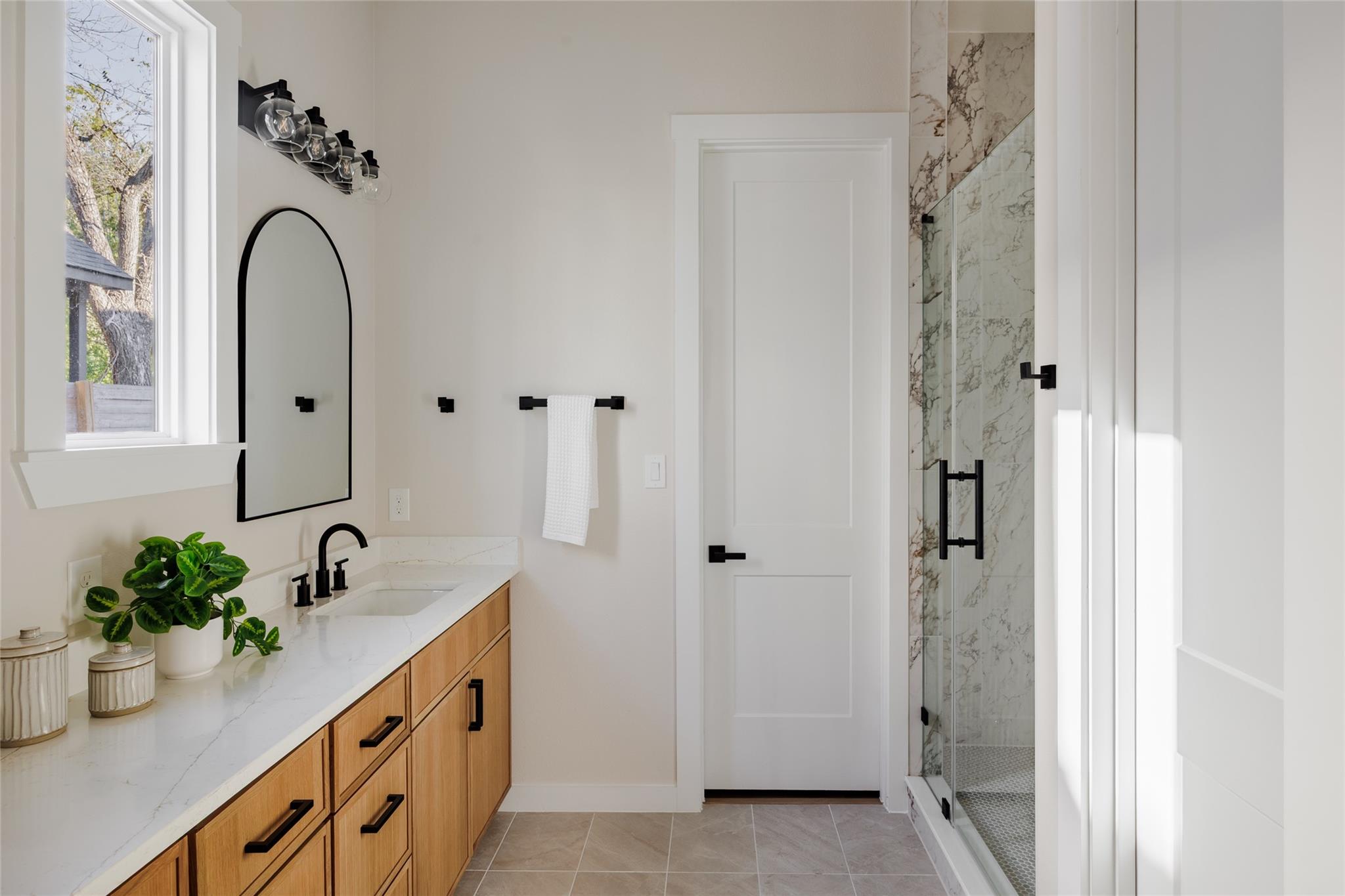 Image 18 of 32 For 901 Redd St 1