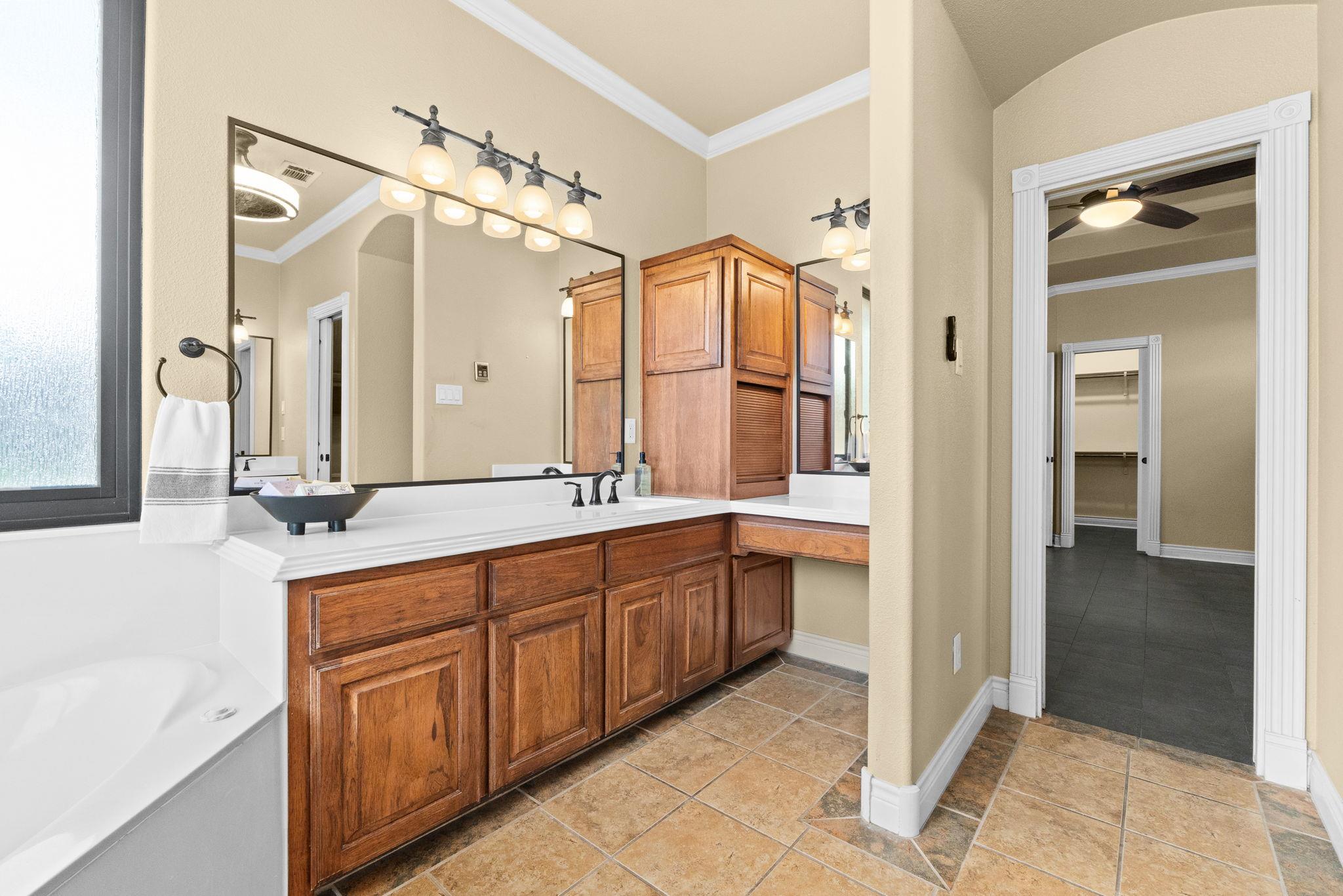 Image 21 of 40 For 1135 Redleaf Dr