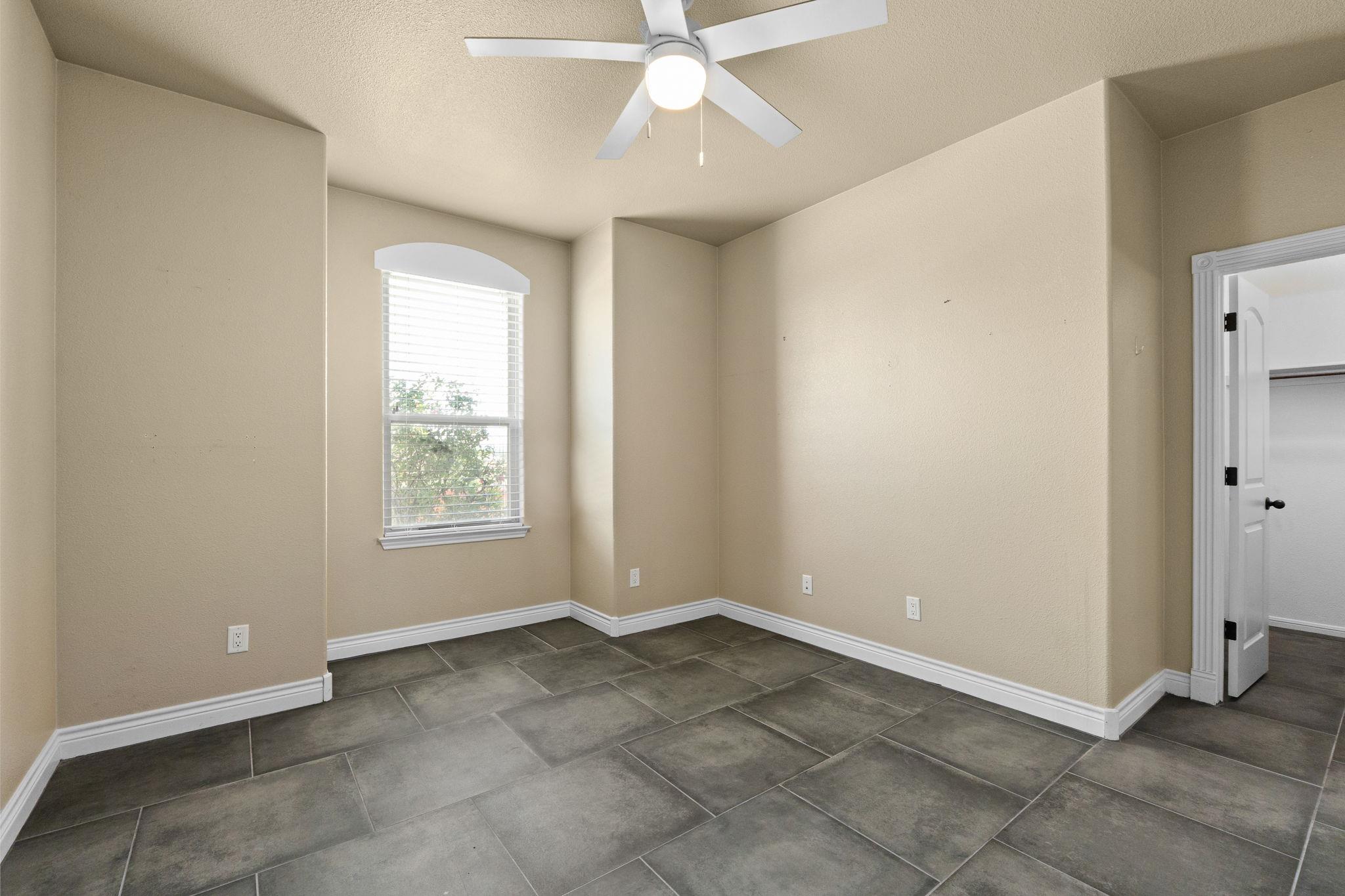 Image 22 of 40 For 1135 Redleaf Dr