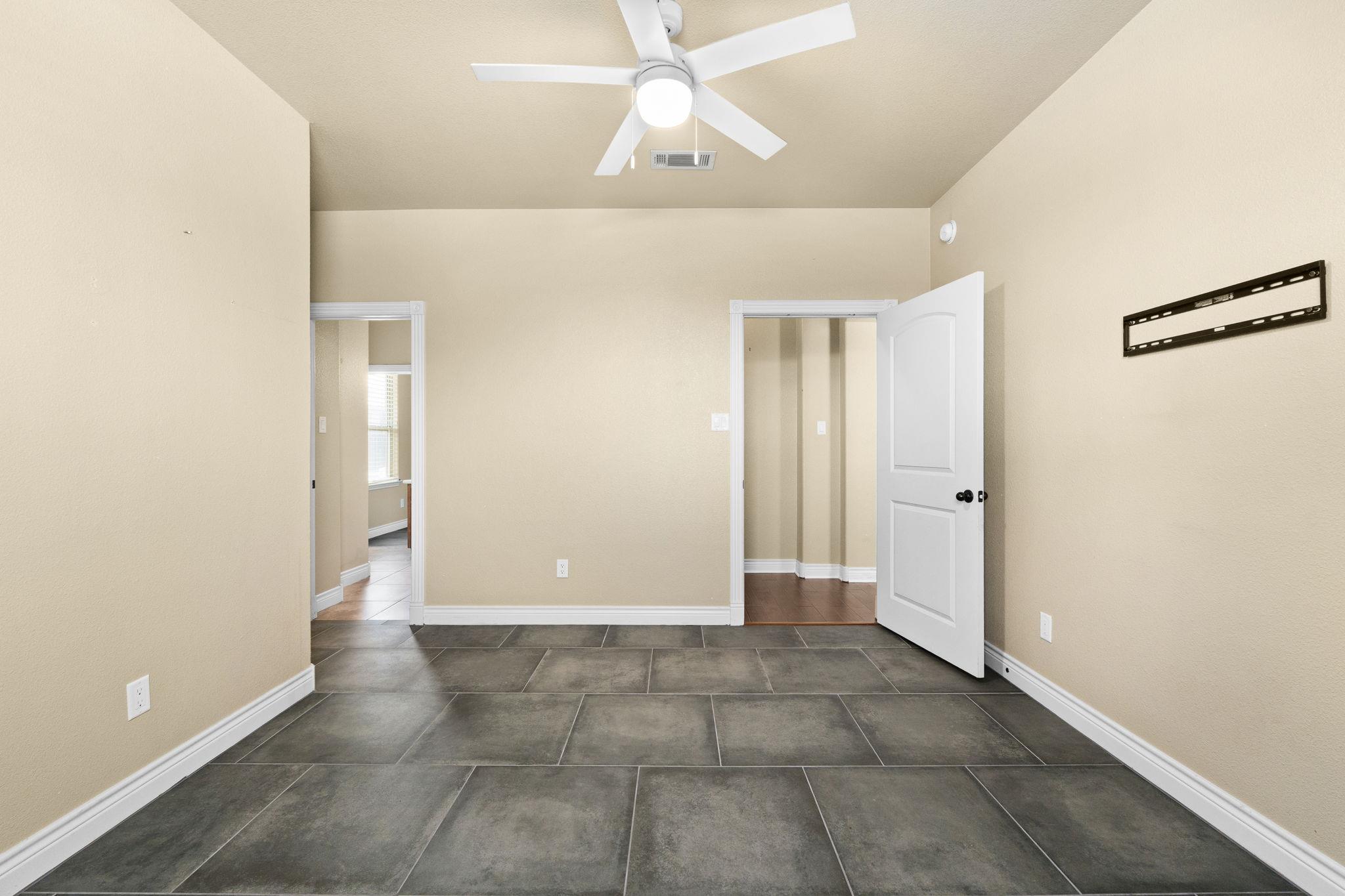 Image 23 of 40 For 1135 Redleaf Dr