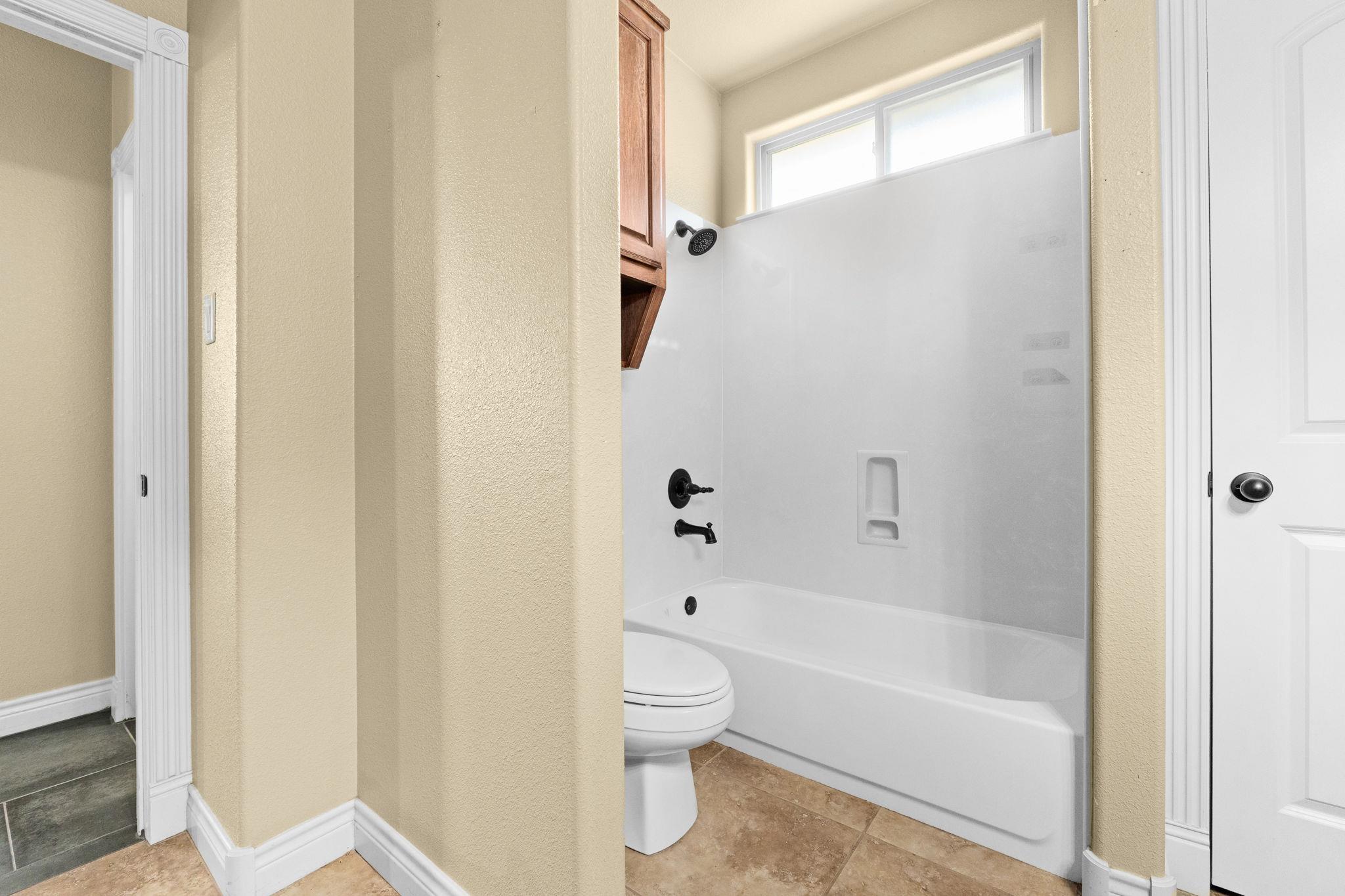 Image 25 of 40 For 1135 Redleaf Dr