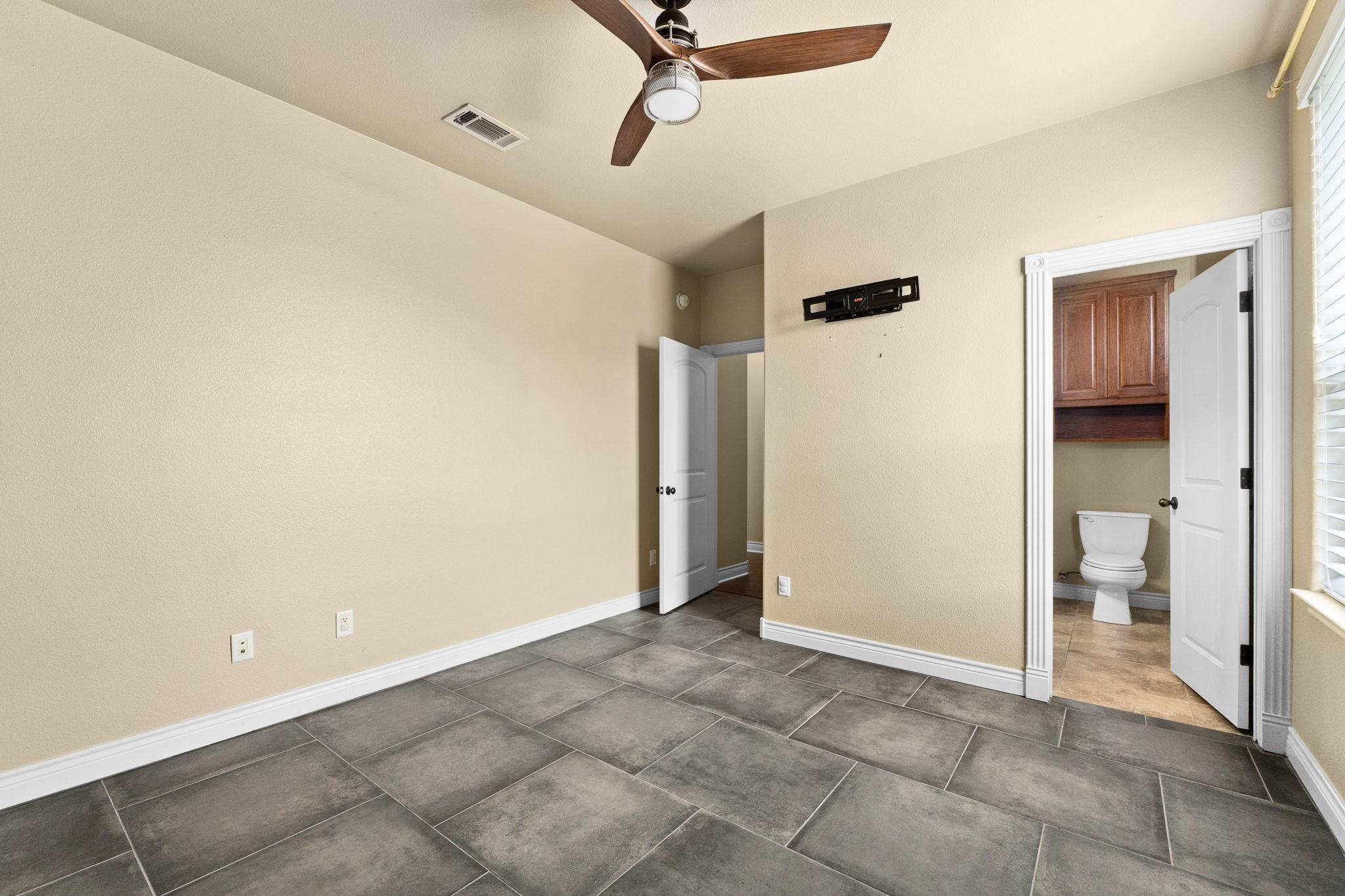 Image 26 of 40 For 1135 Redleaf Dr