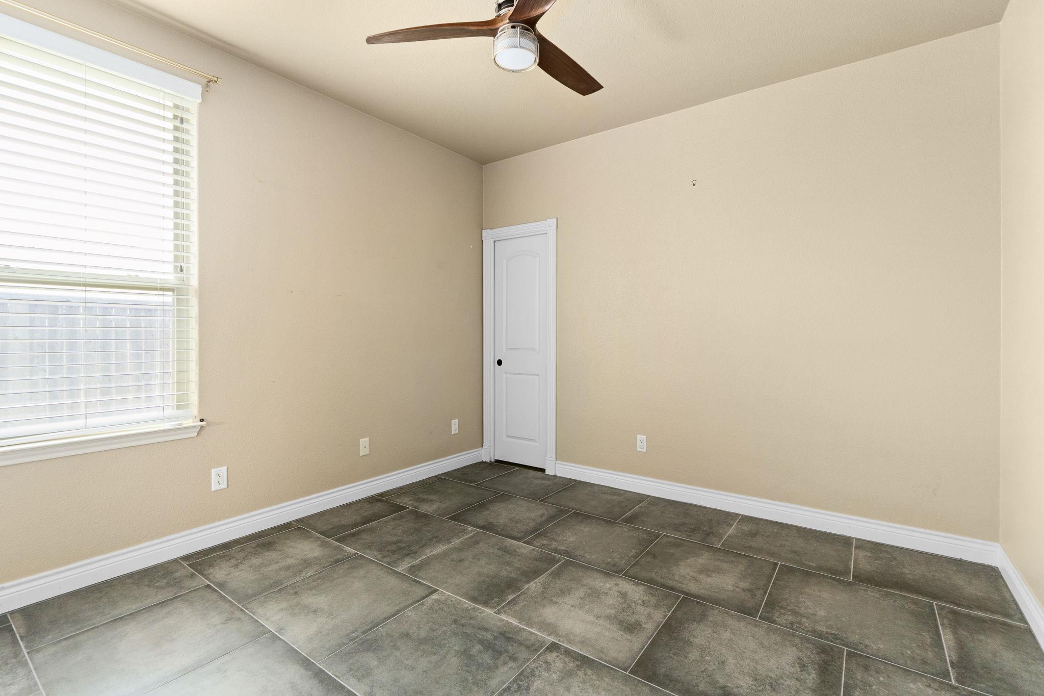 Image 27 of 40 For 1135 Redleaf Dr