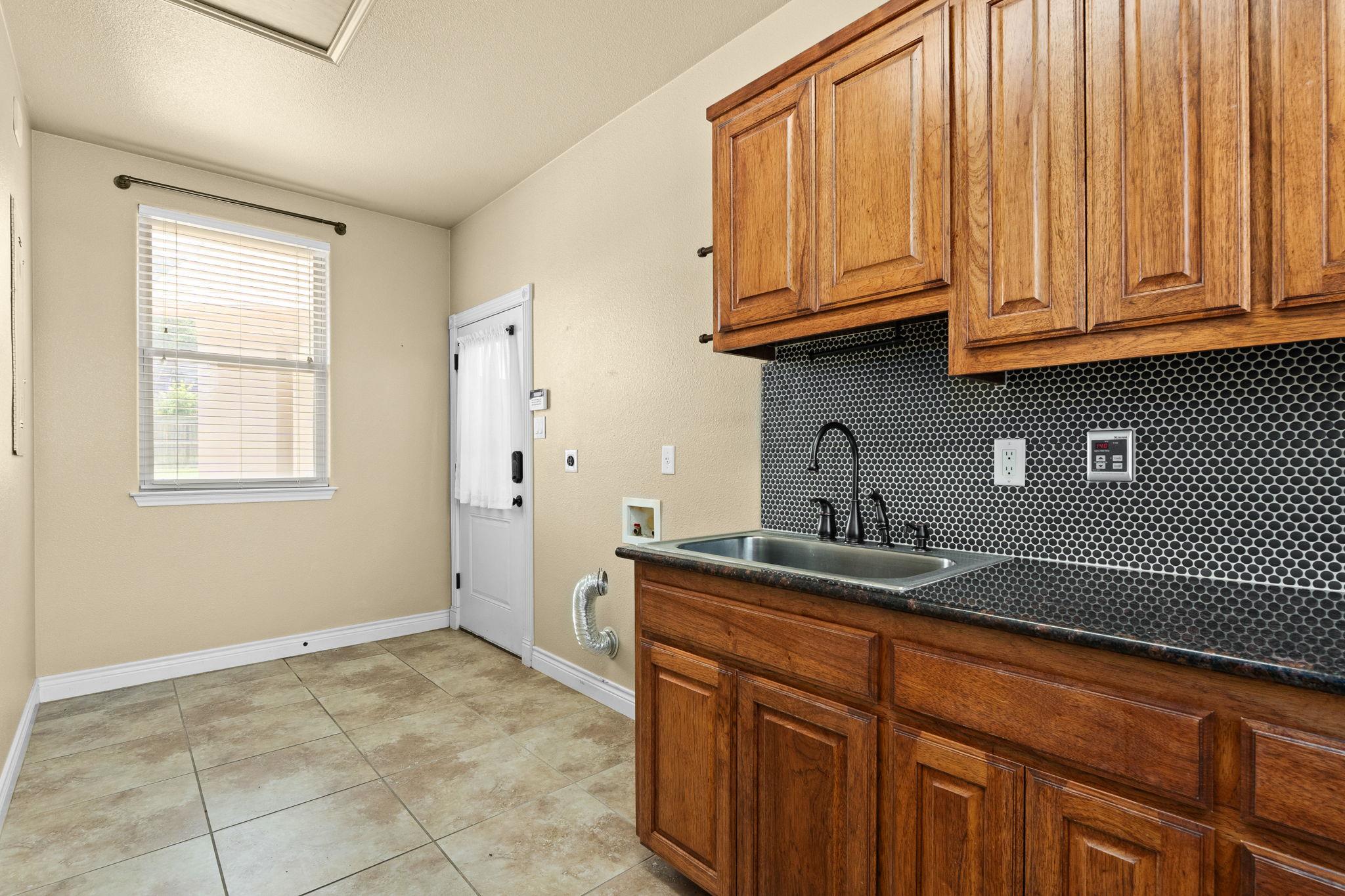 Image 30 of 40 For 1135 Redleaf Dr