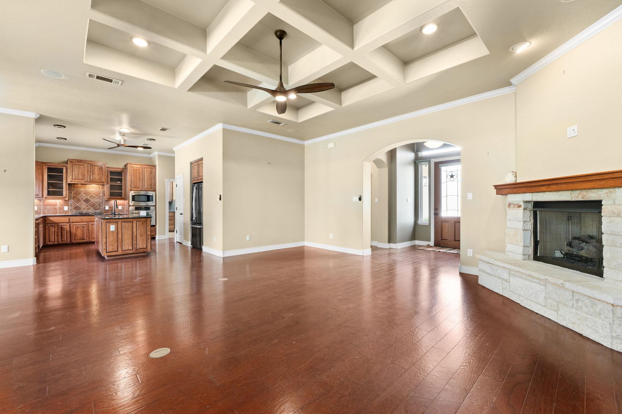 Image 7 of 40 For 1135 Redleaf Dr