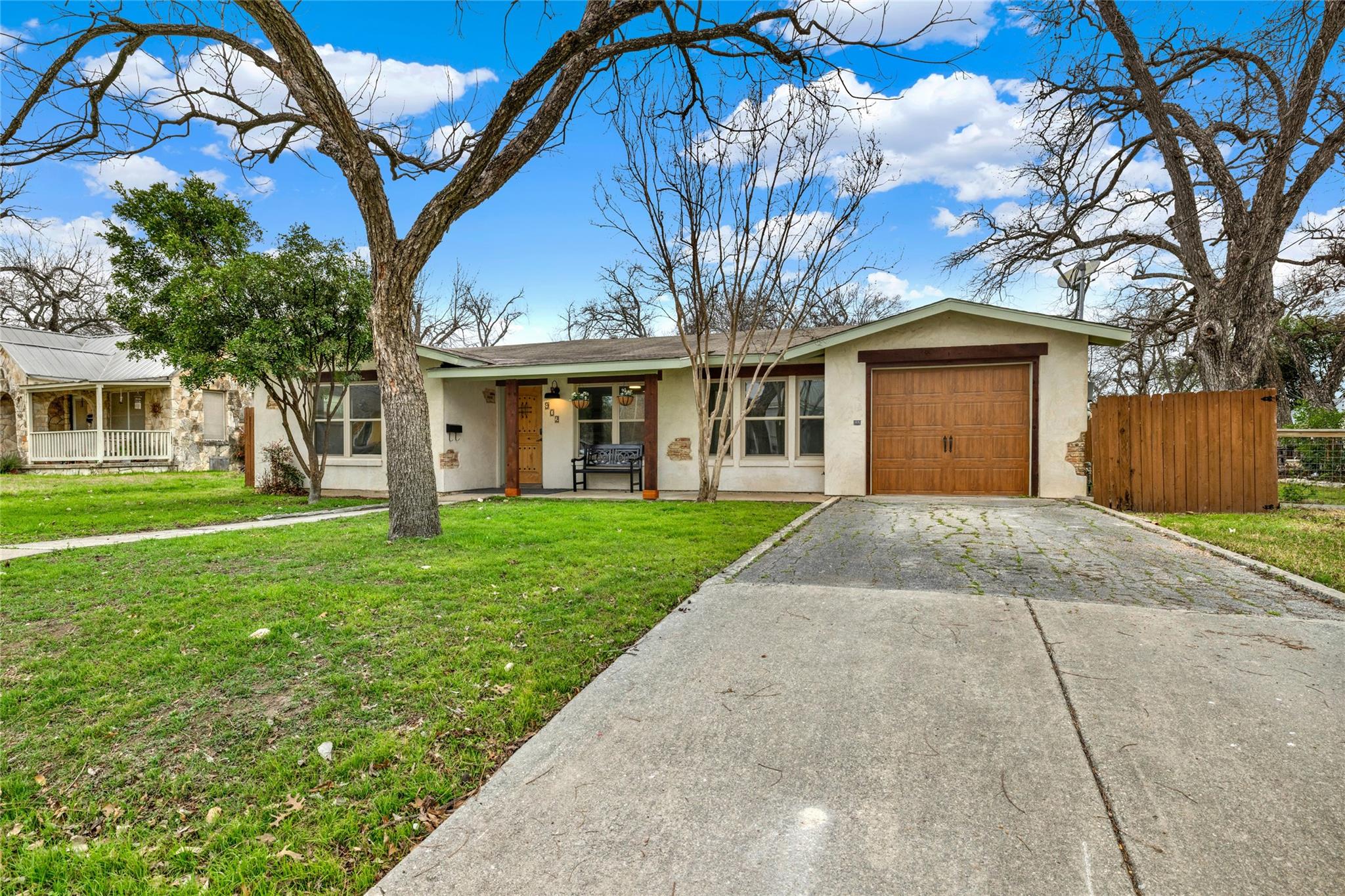 Details for 902 Mill St , New Braunfels, TX 78130