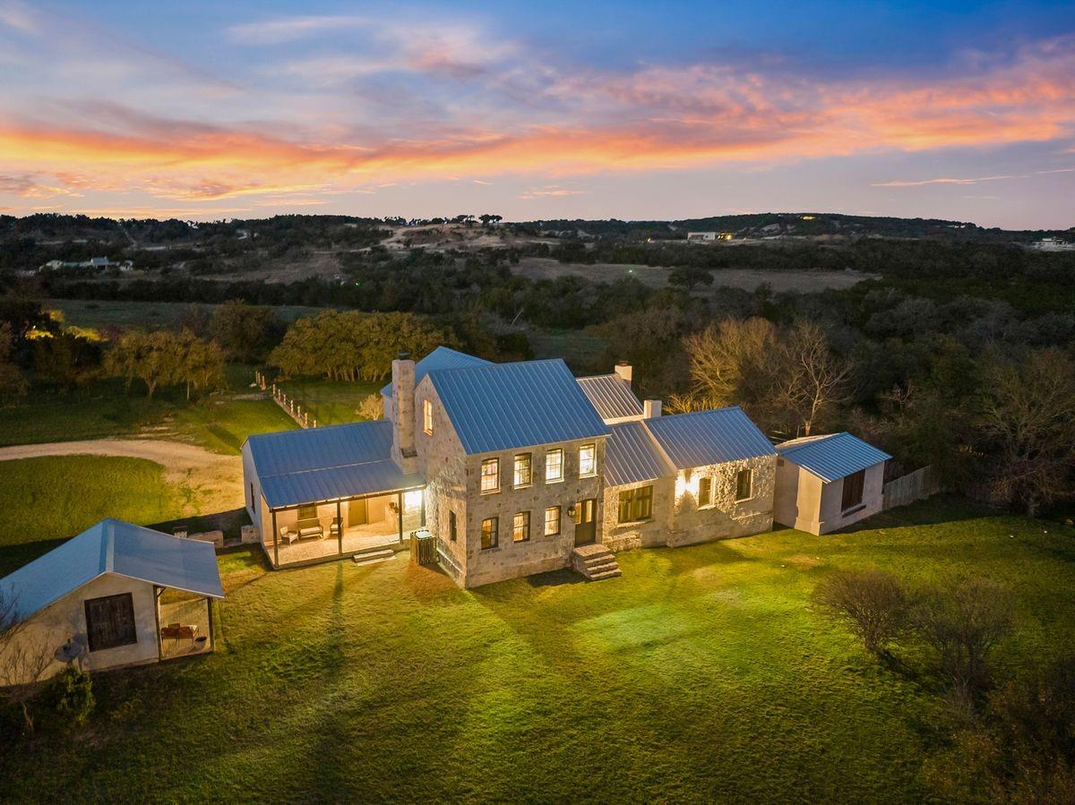 Details for 700 N. Wood Hills Dr, Fredericksburg, TX 78624