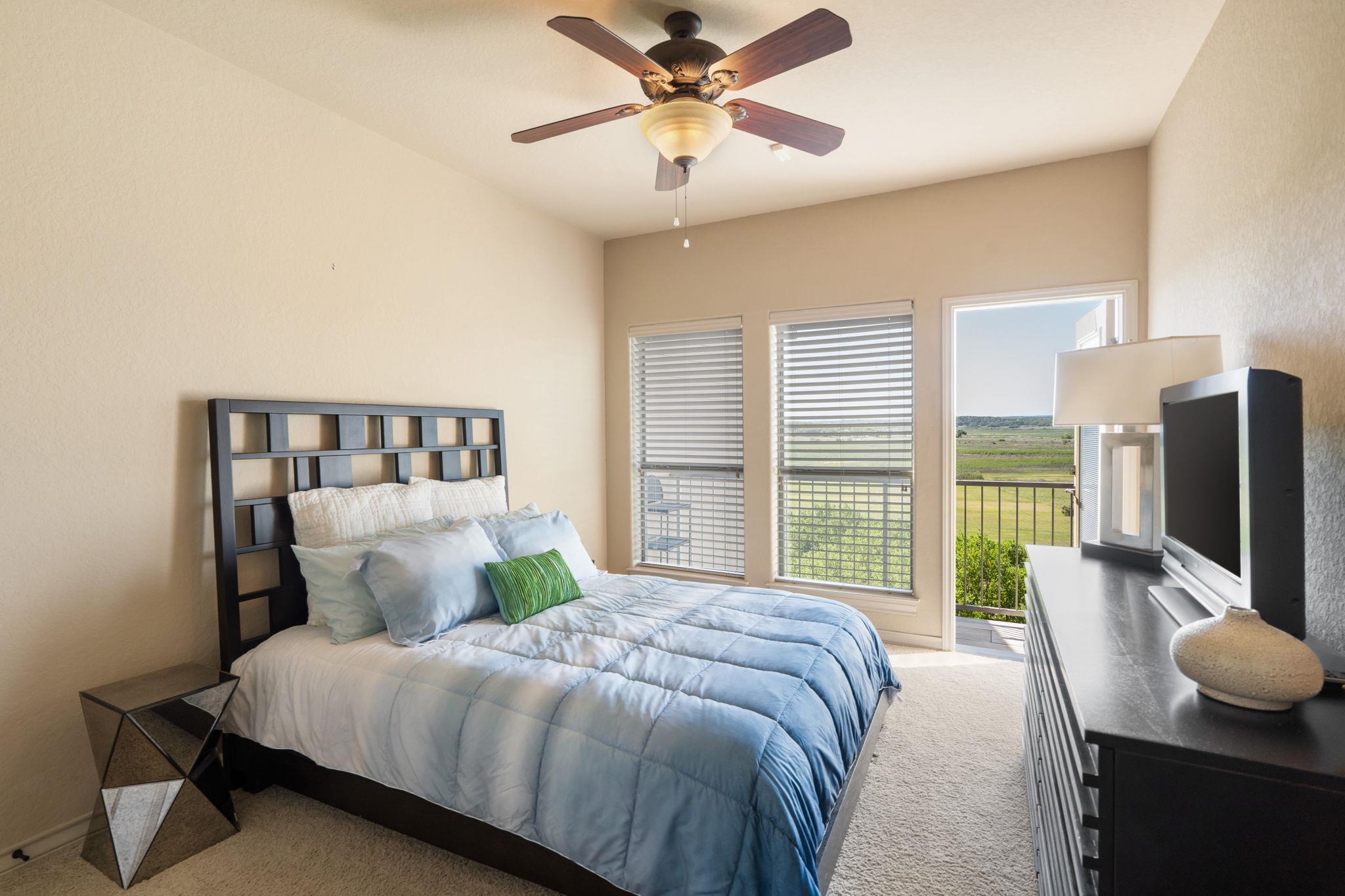 Image 25 of 33 For 970 Parkview Dr