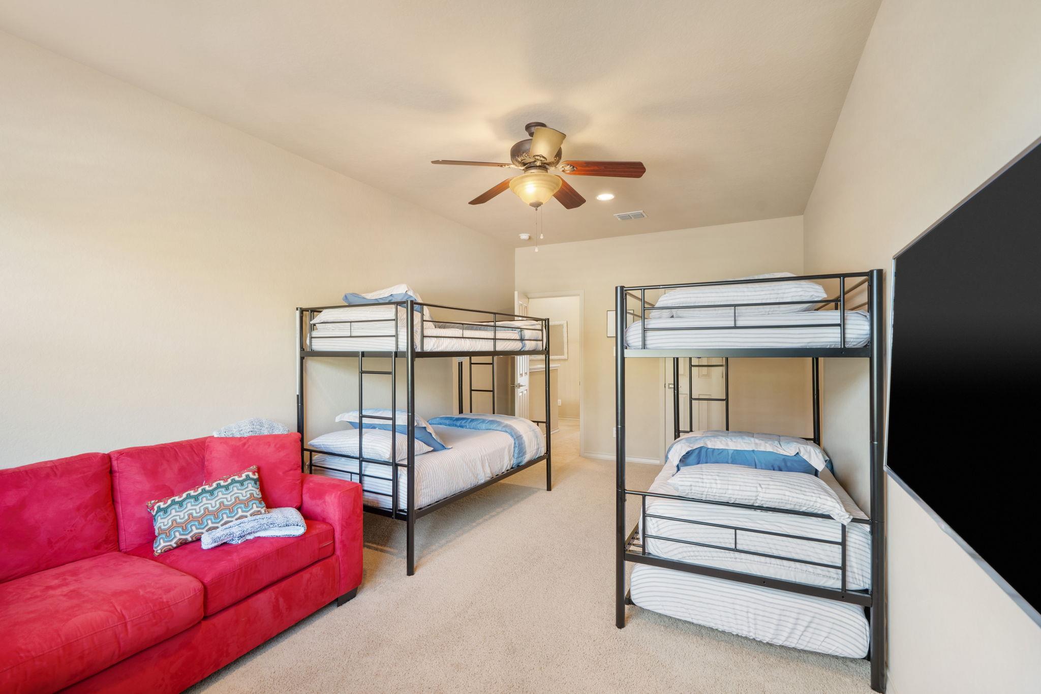 Image 28 of 33 For 970 Parkview Dr