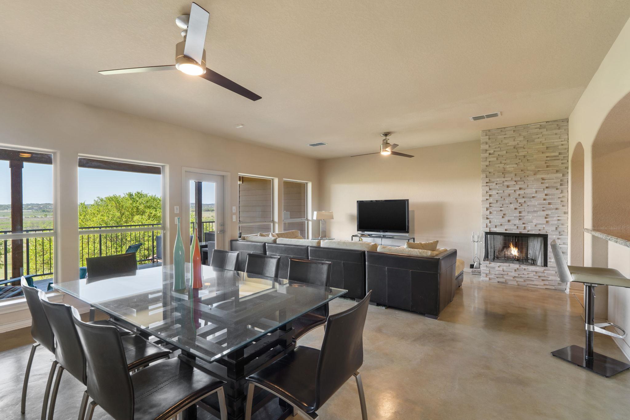 Image 3 of 33 For 970 Parkview Dr