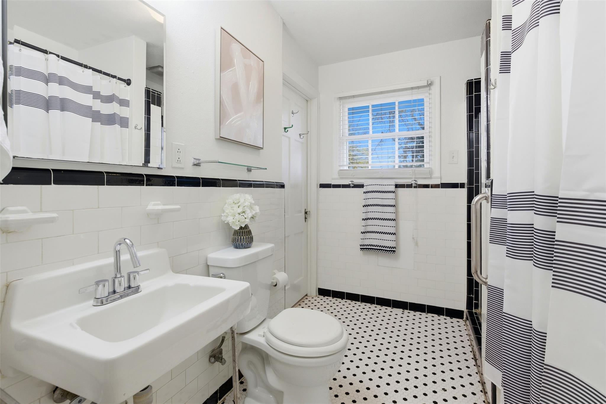 Image 11 of 22 For 1506 Grace St