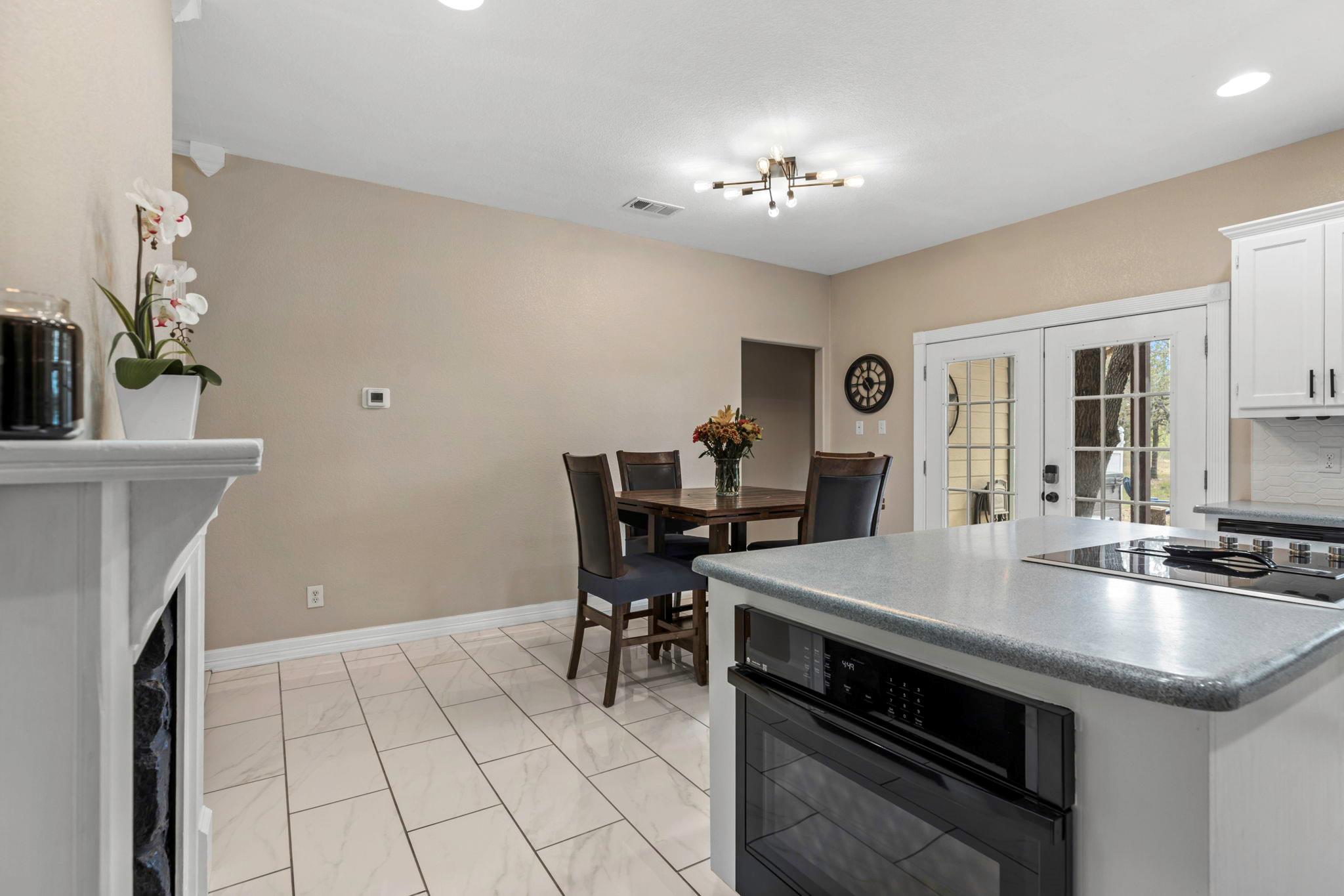 Image 11 of 40 For 771 Hillje Rd