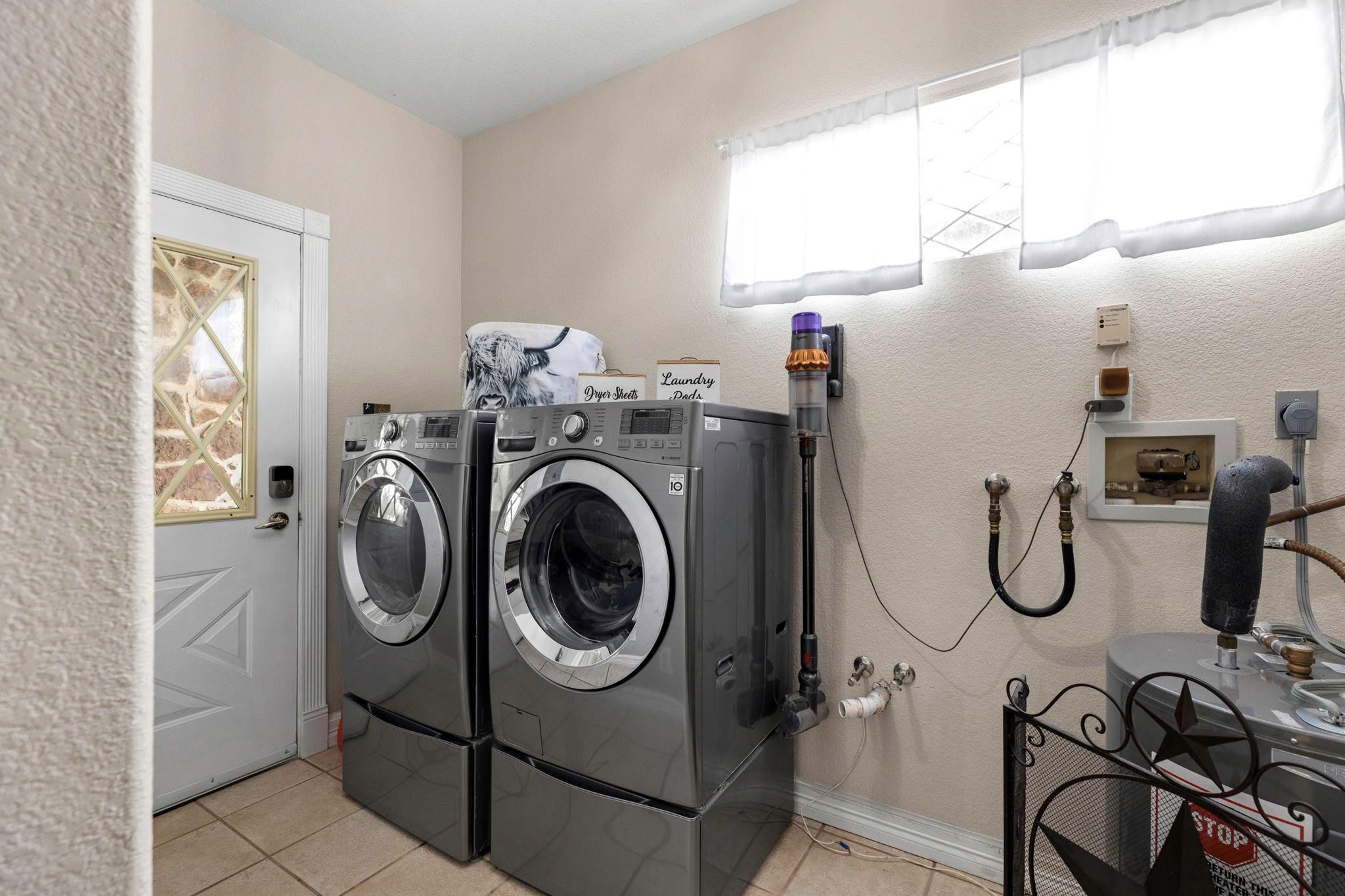 Image 14 of 40 For 771 Hillje Rd