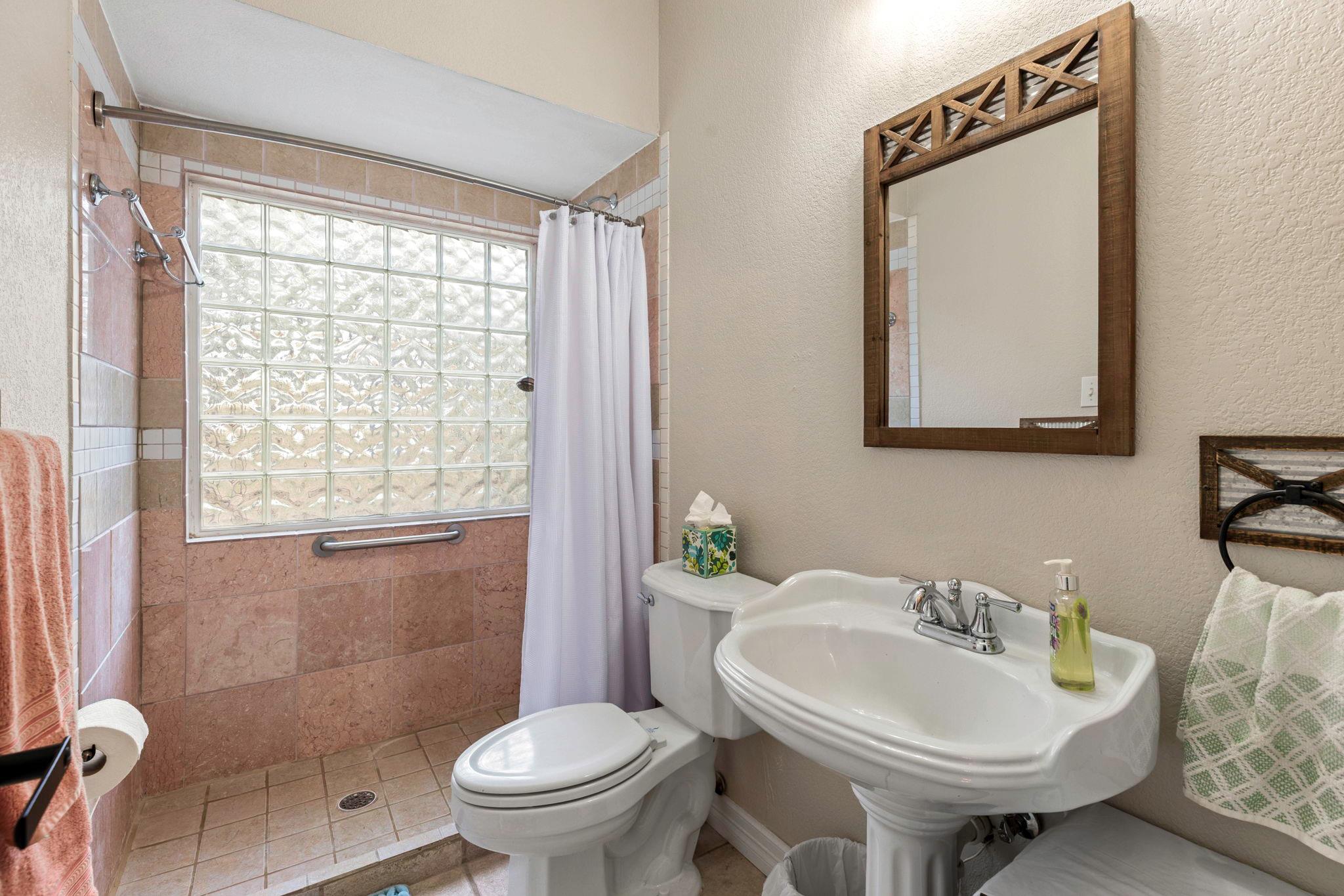 Image 16 of 40 For 771 Hillje Rd