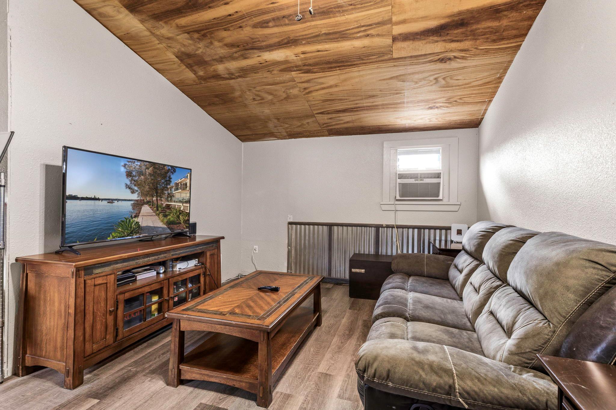 Image 26 of 40 For 771 Hillje Rd