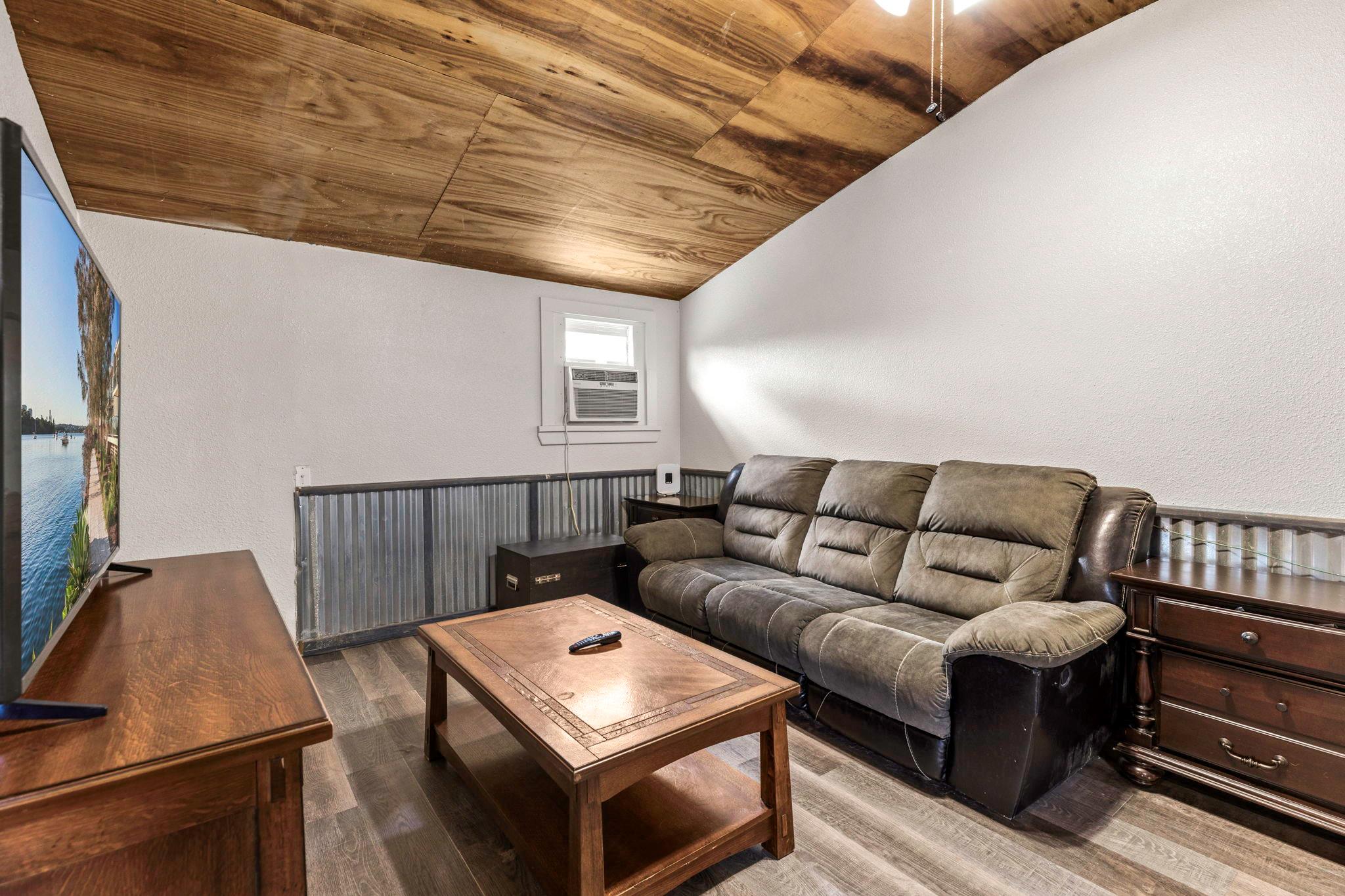 Image 27 of 40 For 771 Hillje Rd