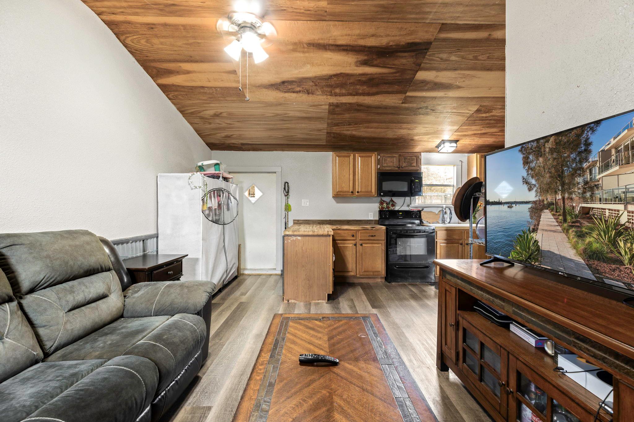 Image 28 of 40 For 771 Hillje Rd