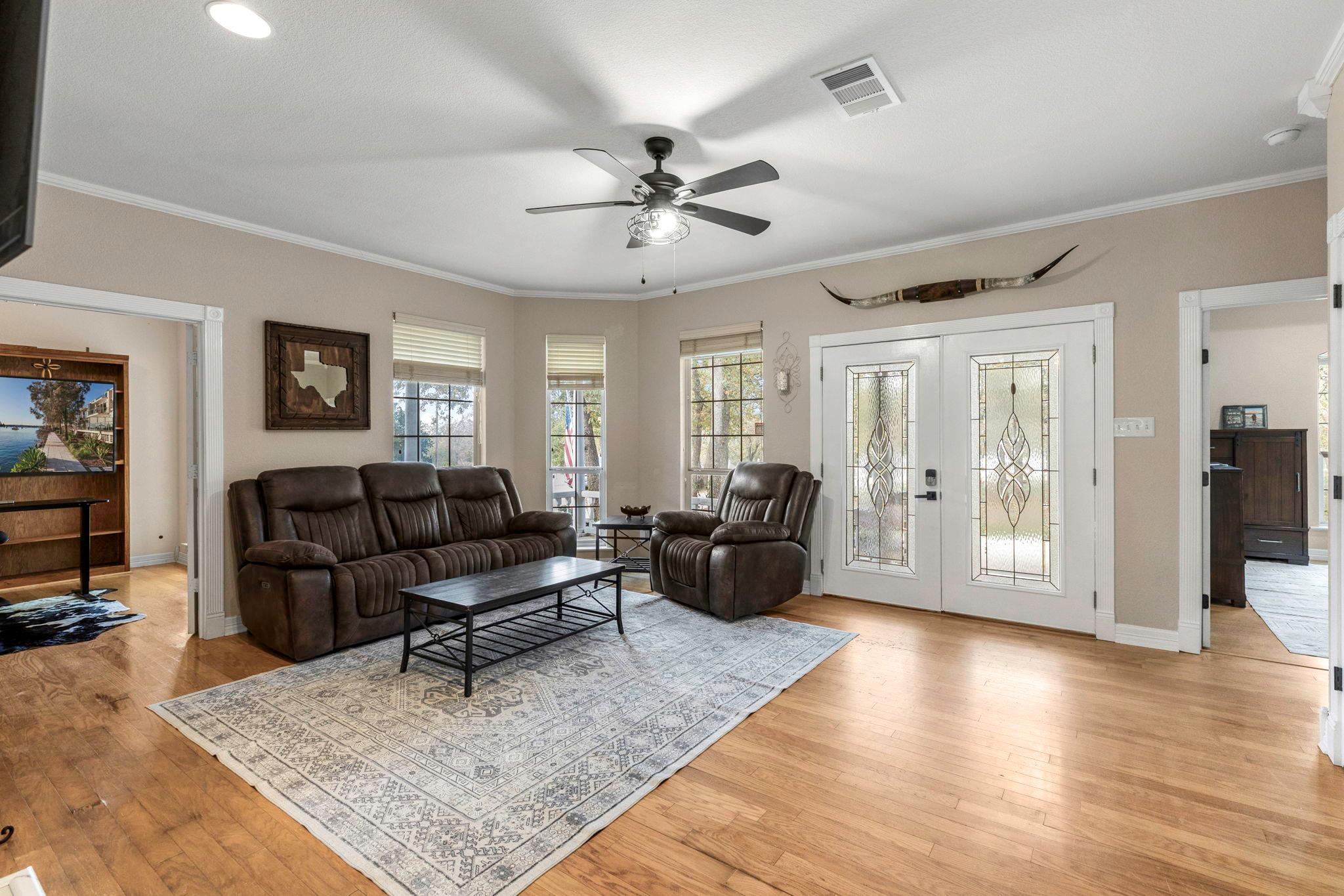 Image 3 of 40 For 771 Hillje Rd