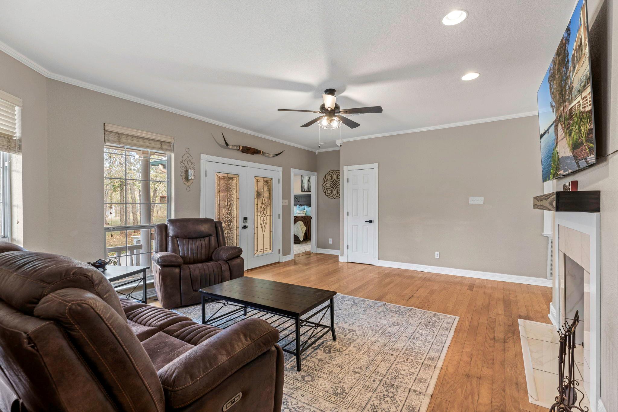 Image 4 of 40 For 771 Hillje Rd