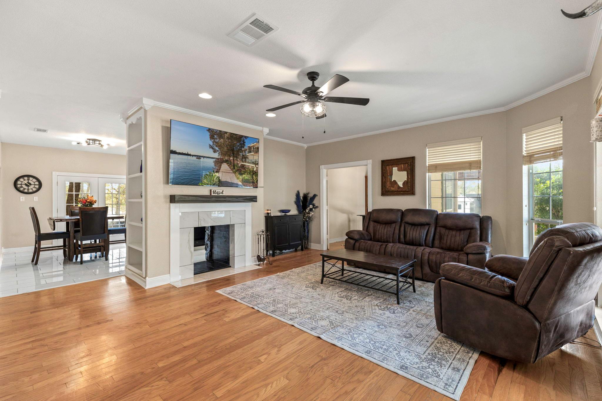 Image 5 of 40 For 771 Hillje Rd