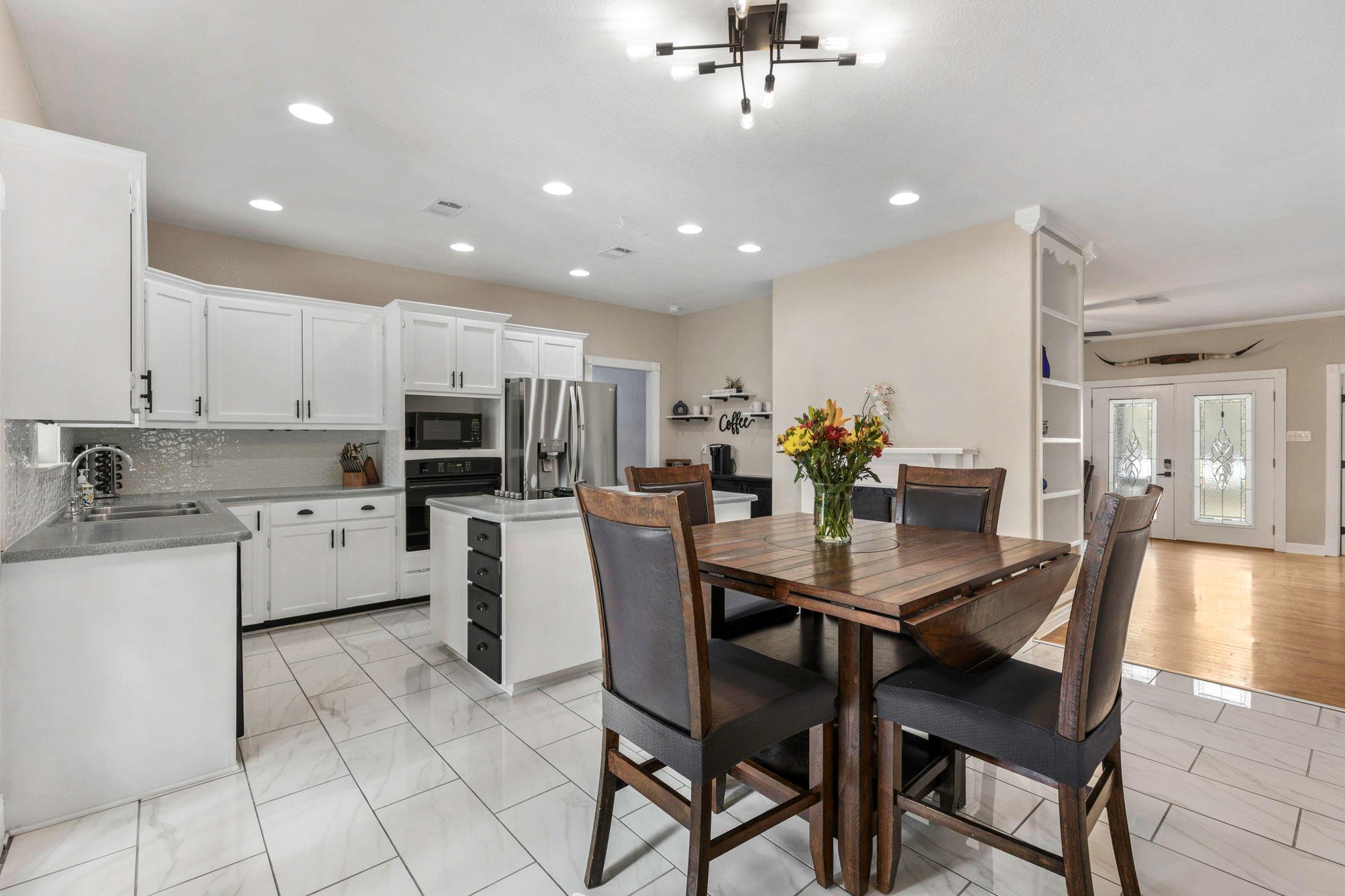 Image 8 of 40 For 771 Hillje Rd